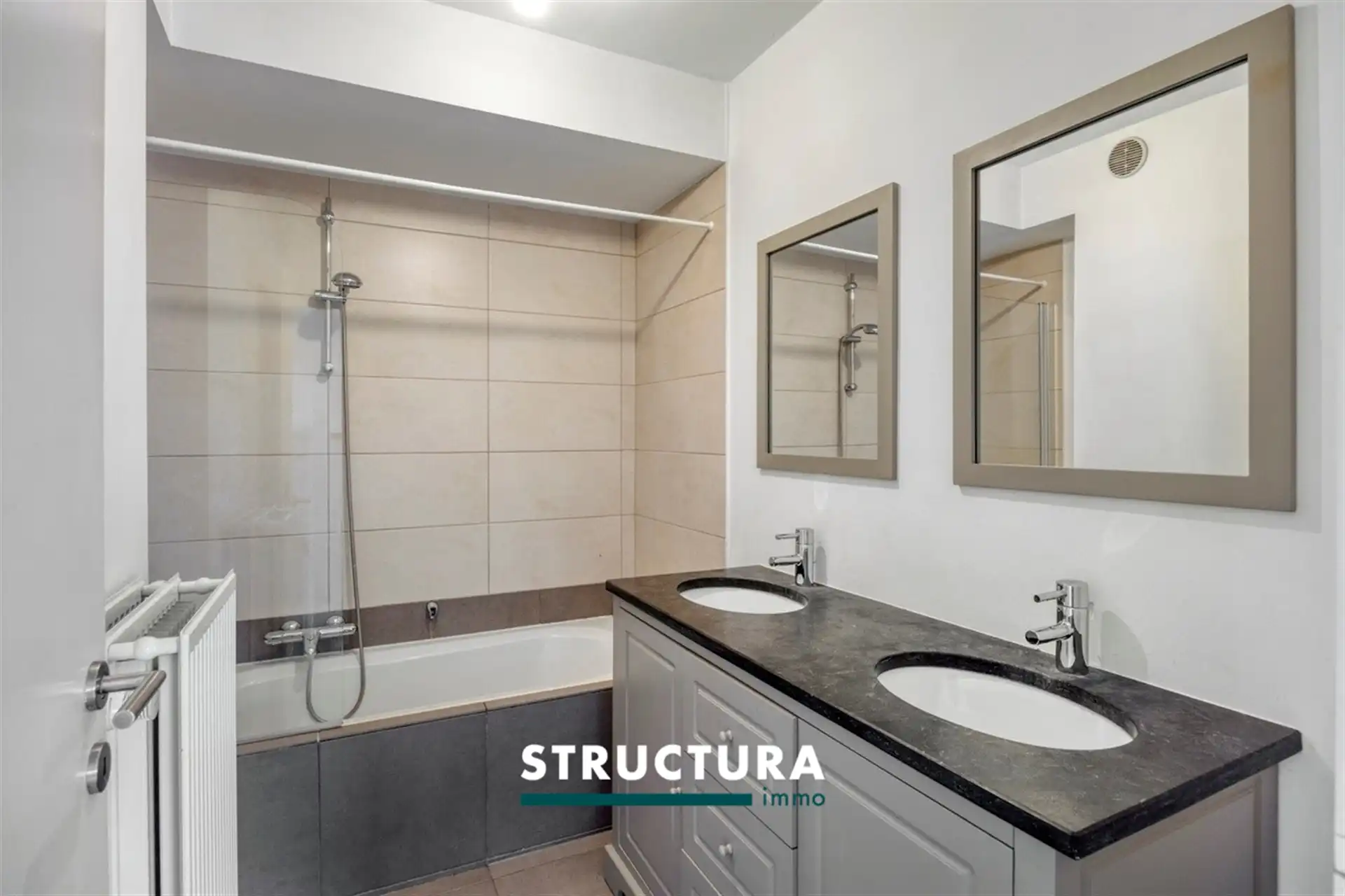 Gelijkvloers appartement met tuin nabij centrum foto 12