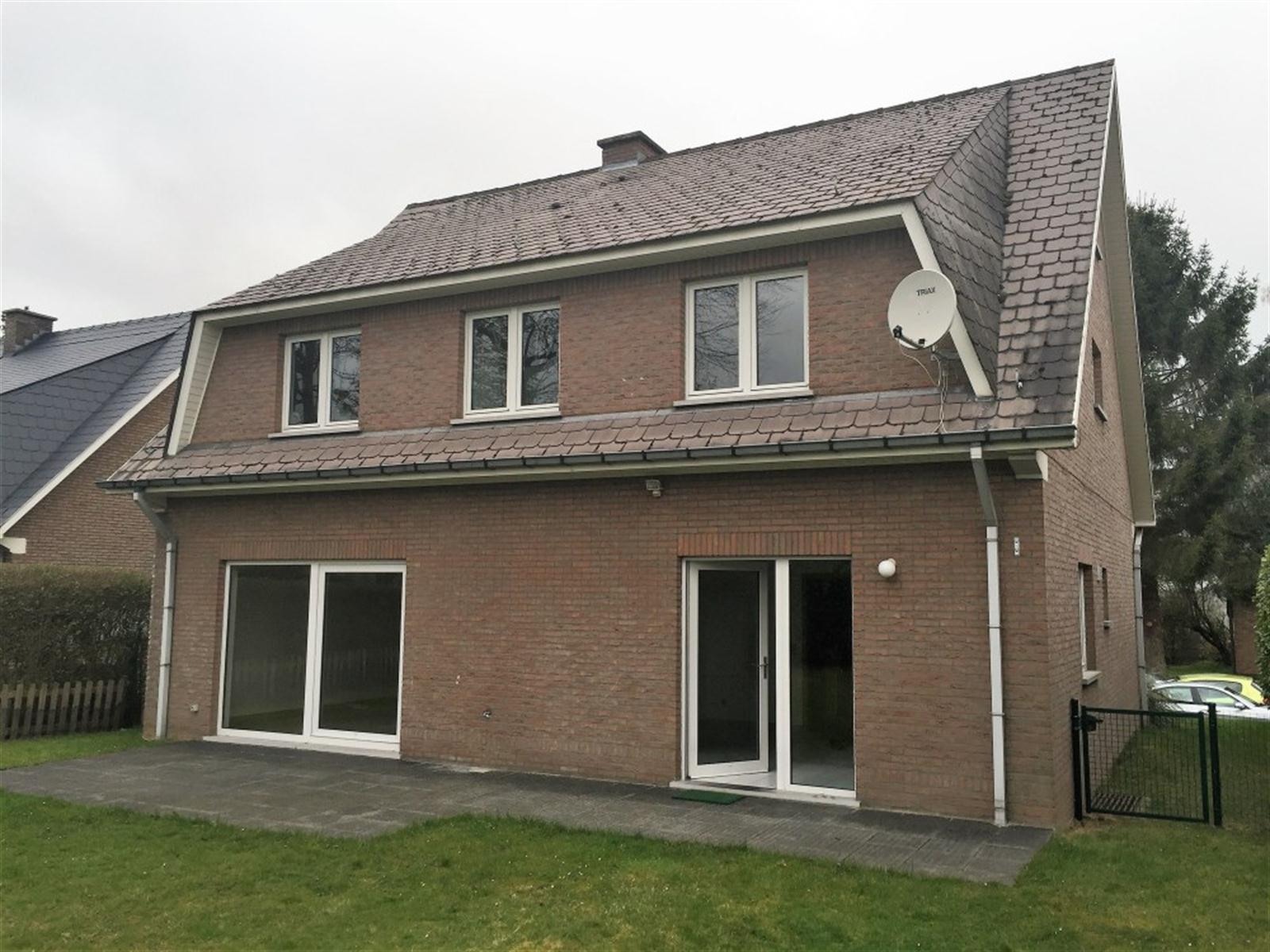 Ruime vrijstaande villa in een rustige en resientiële straat foto 10