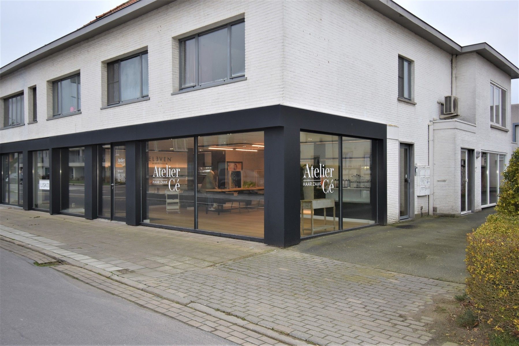 Goed gelegen commerciële ruimte foto {{pictureIndex}}