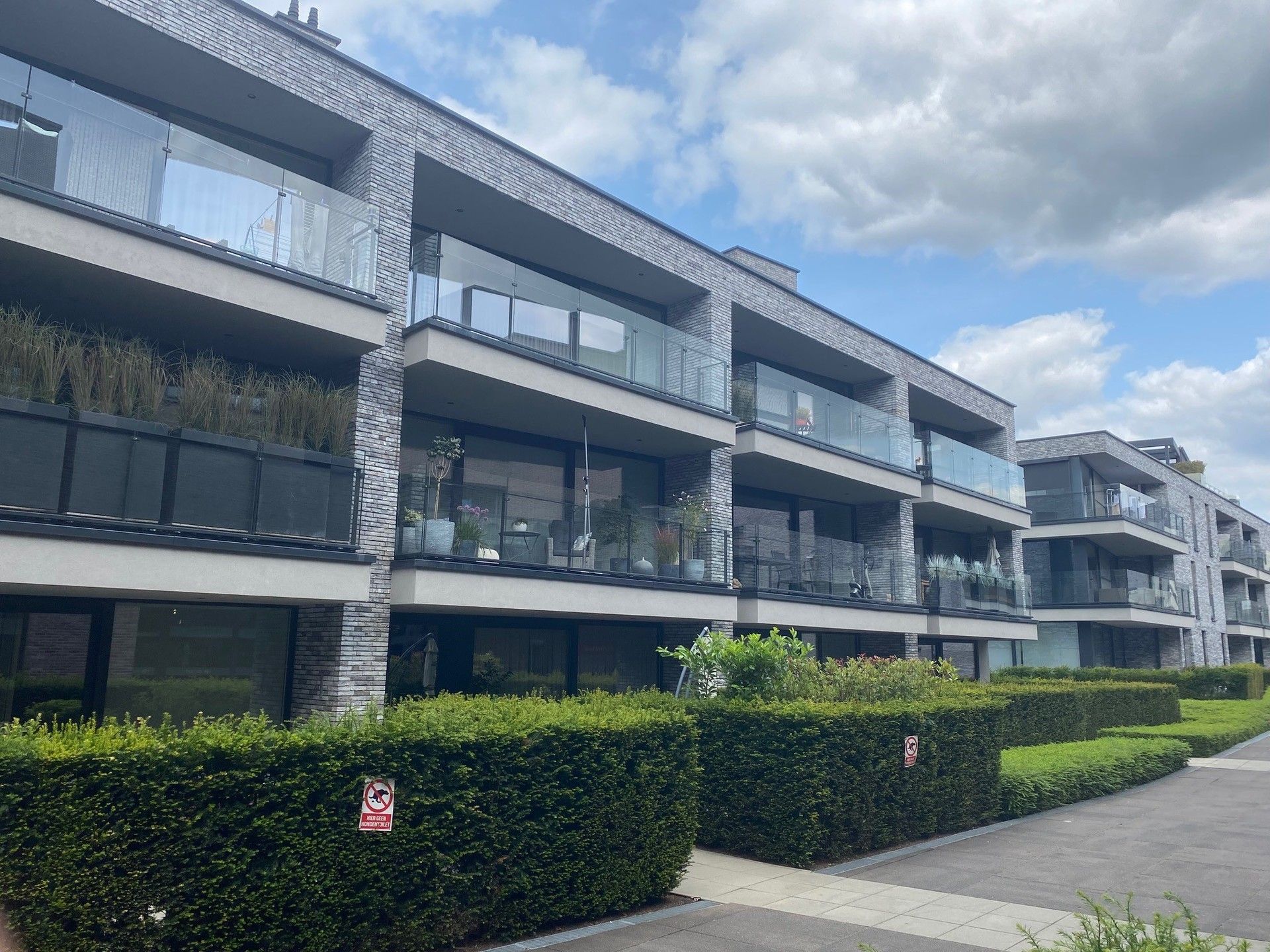 Appartement van 85 m² in centrum Zutendaal met ruim terras foto {{pictureIndex}}