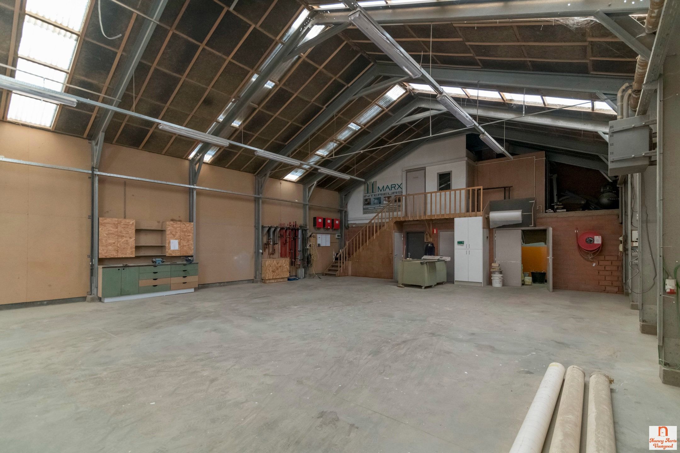 Magazijn van 550m² op industrie - optie huur conciërgewoning foto 4
