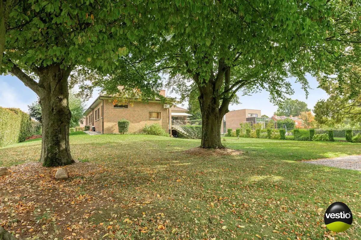 RUIME RESIDENTIEEL GELEGEN VILLA OP 46A89CA NABIJ CENTRUM BILZEN. foto 56