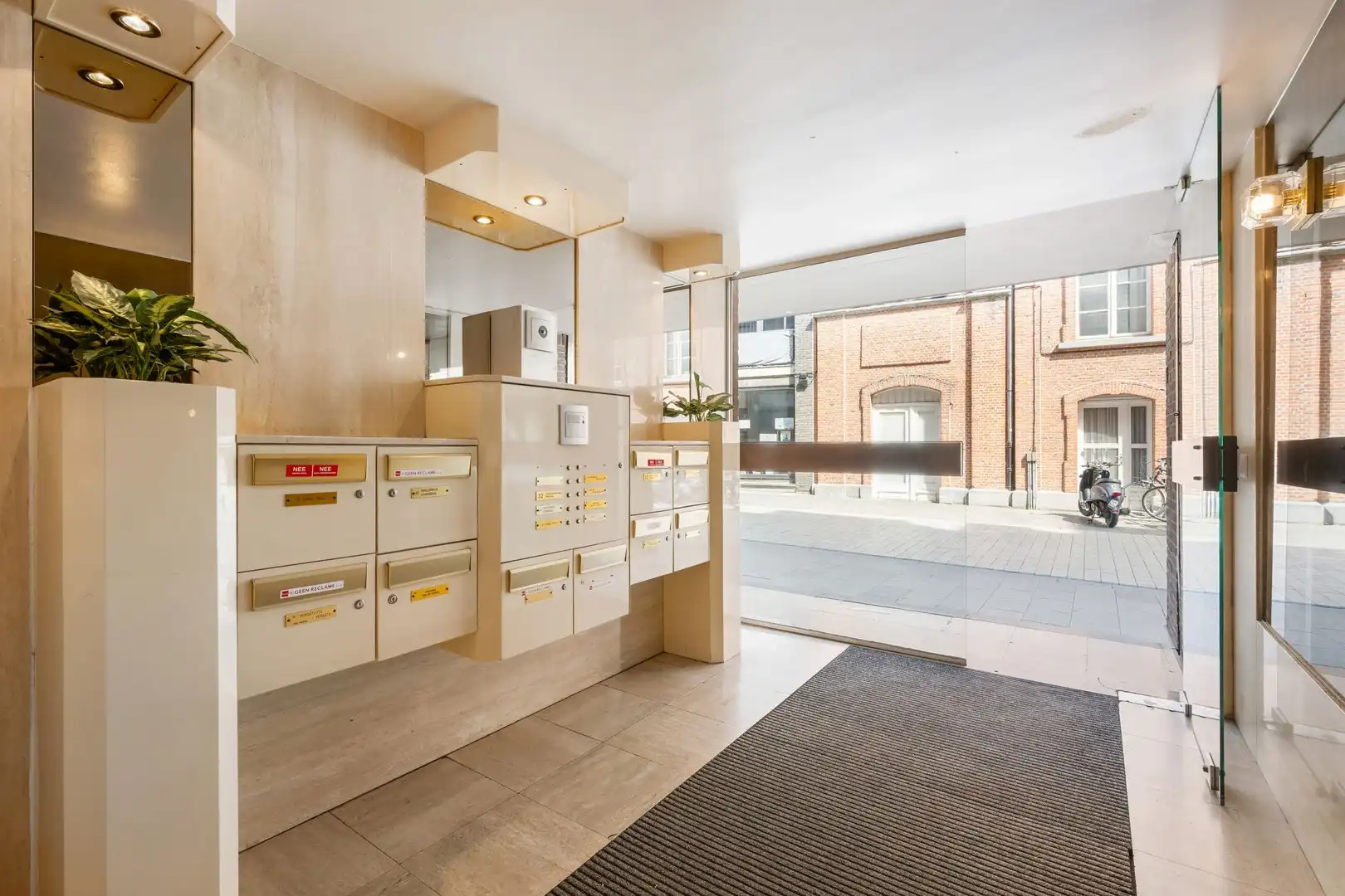 Verrassend ruim volledig opgefrist appartement in hartje Kortrijk met 1 slaapkamer foto 15