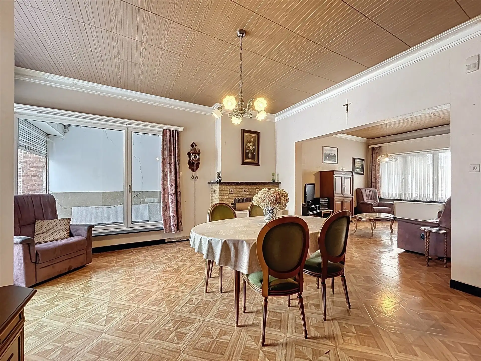 te renoveren gezinswoning  met 4 slaapkamers en mogelijkheid tot uitbreiding op perceel van 527m² foto 3