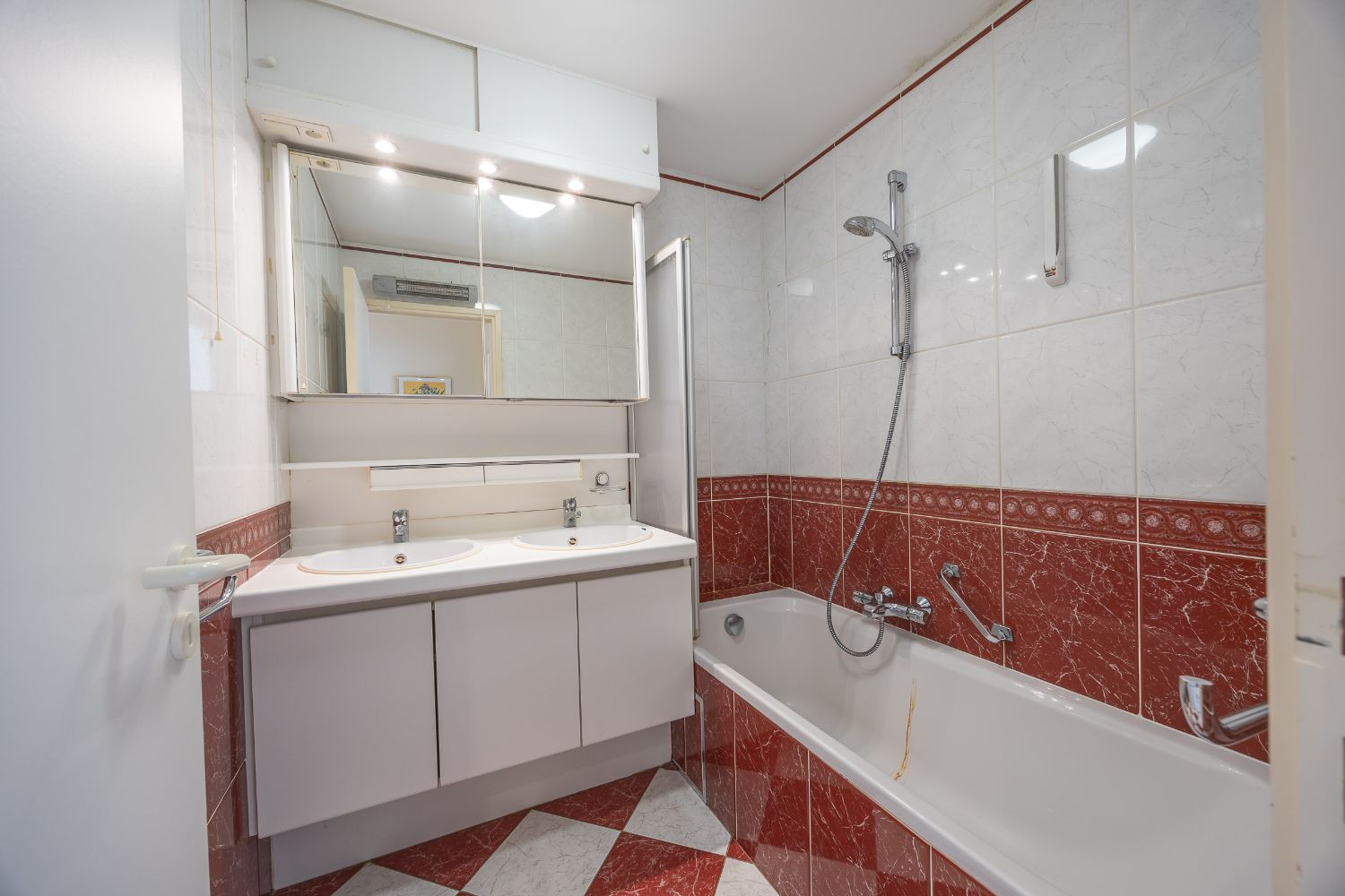 Uniek appartement met frontaal zicht op het casinoplein (met zeezicht!) foto 13