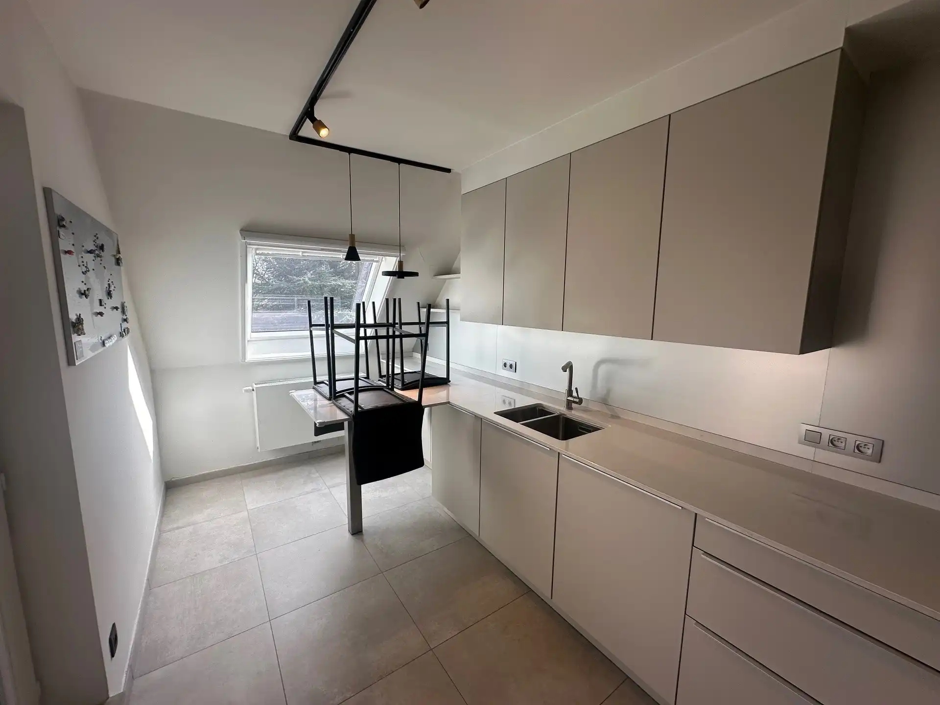 Ruim duplex-appartement met 3 slaapkamers en 2 autostaanplaatsen foto 6