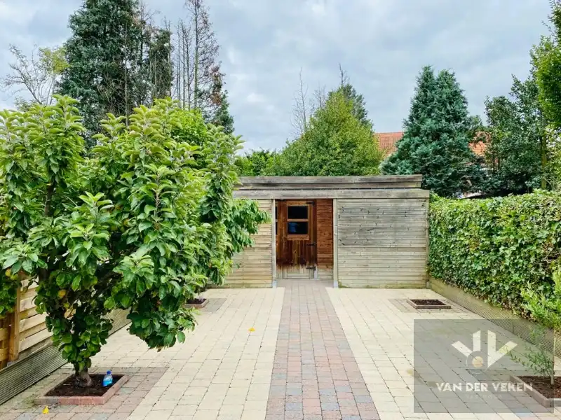 Ruime woning met 4 slaapkamers en 2 badkamers foto 13