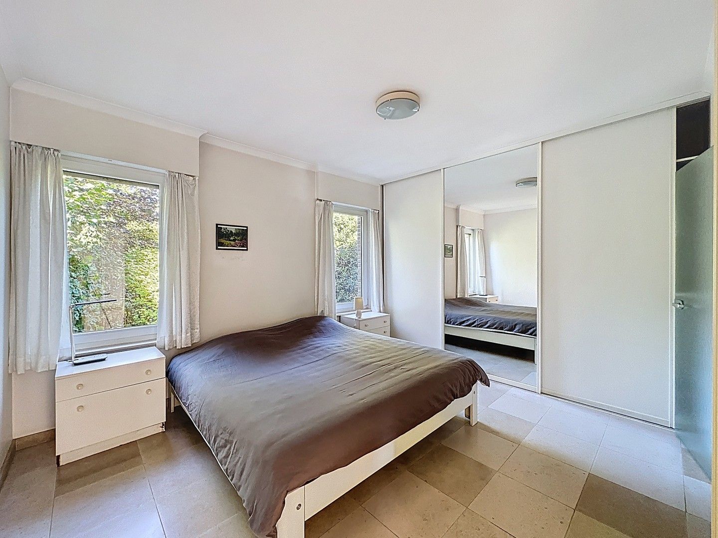 Zonovergoten alleenstaande villa met grote prachtige tuin (1.002m²). foto 7