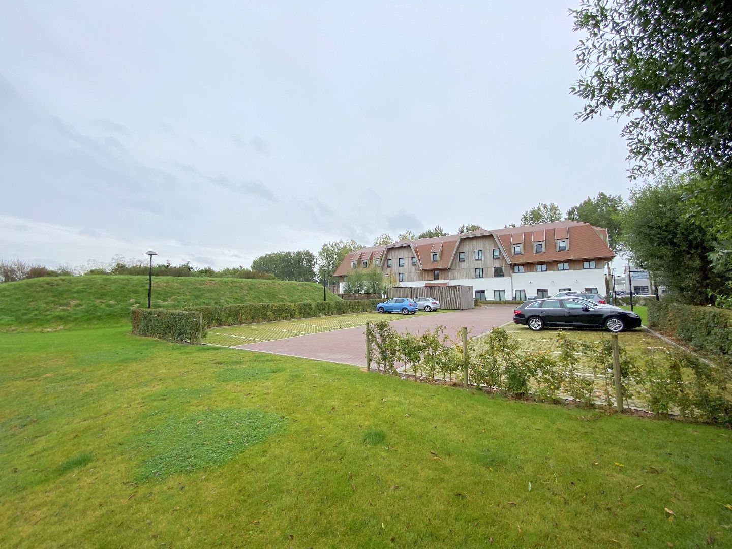 Hotelkamer nabij nieuwe golf foto {{pictureIndex}}