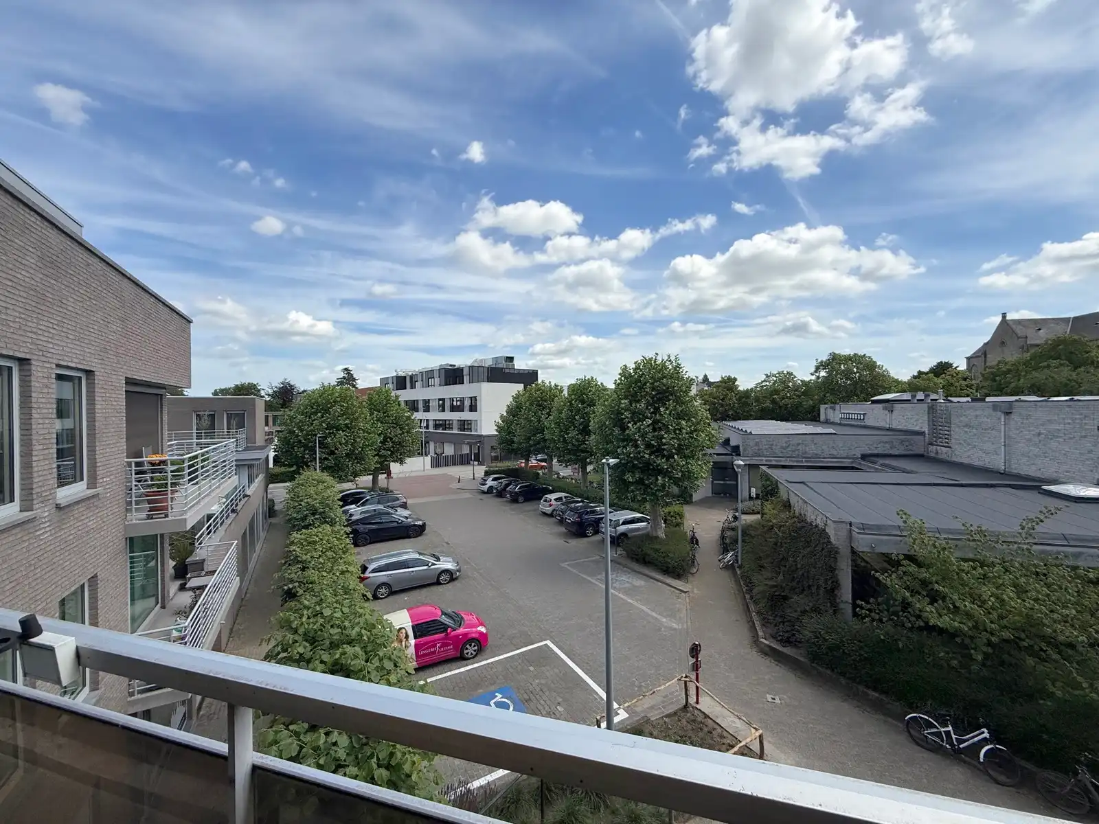 Ruim appartement met 3 slpks in centrum Sint-Kruis foto 12