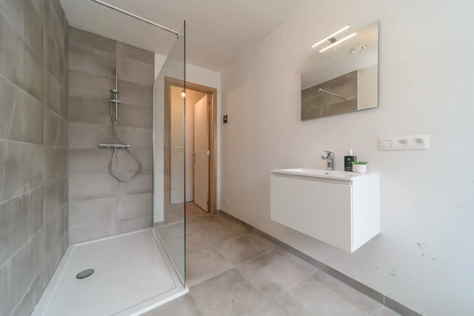 Gesloten bebouwing met tuin te Haaltert foto 12