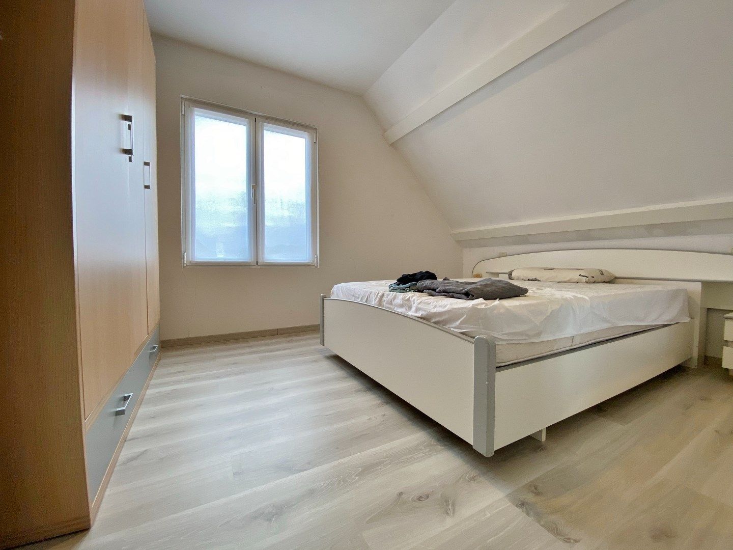 Recent vernieuwde woning met 4slpk, garage, zuidgerichte tuin & buitenberging foto 13