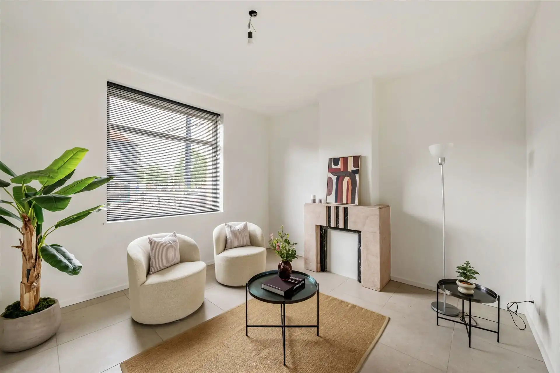 Kwalitatief gerenoveerde woning met 3 slk en leuk terras! foto 8
