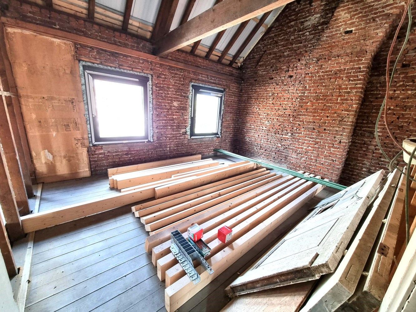 Zeer ruime woning op 10a78ca met 309m² bewoonbare opp, 5 slks, 2 badkamers. foto 12