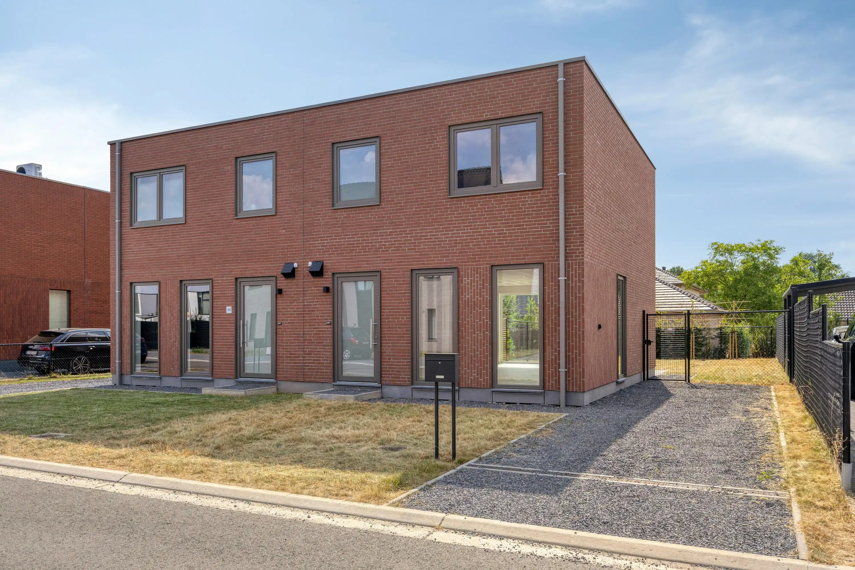Nieuwbouwwoning met 3 slaapkamers in een kindvriendelijke buurt foto {{pictureIndex}}