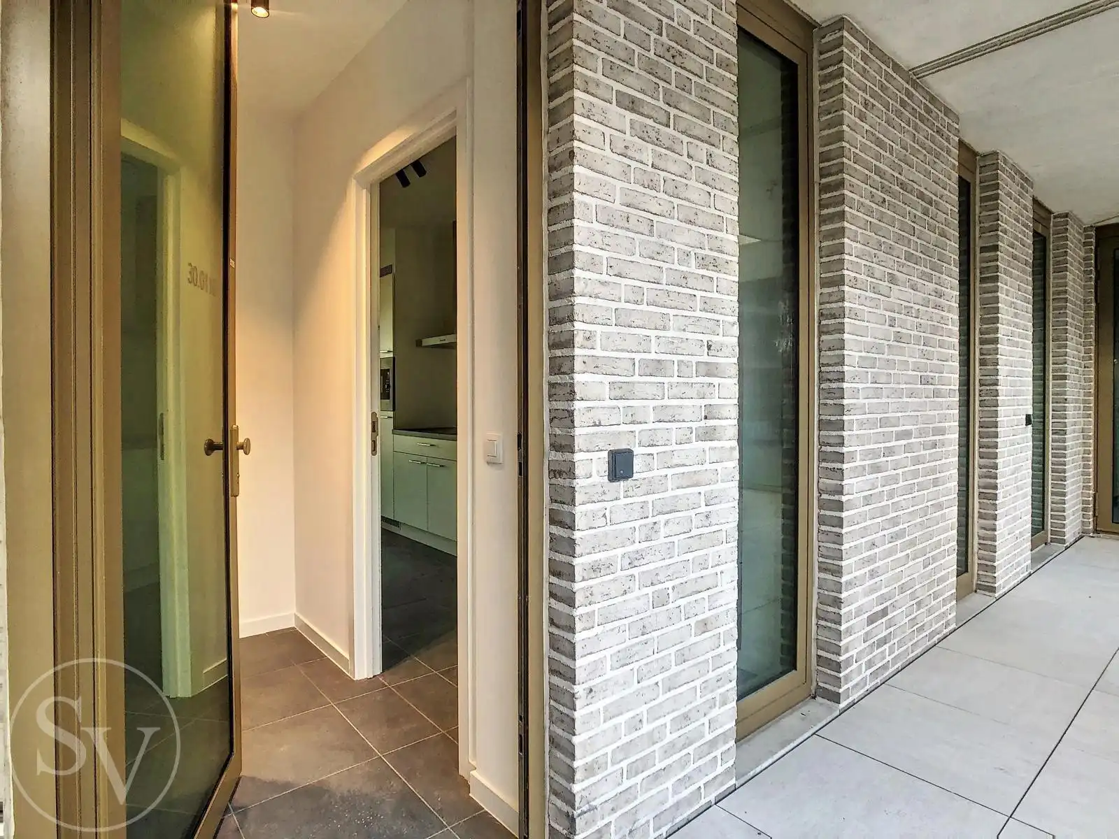 Nieuwbouw appartement, 1 slpk, terras en parking. foto 3