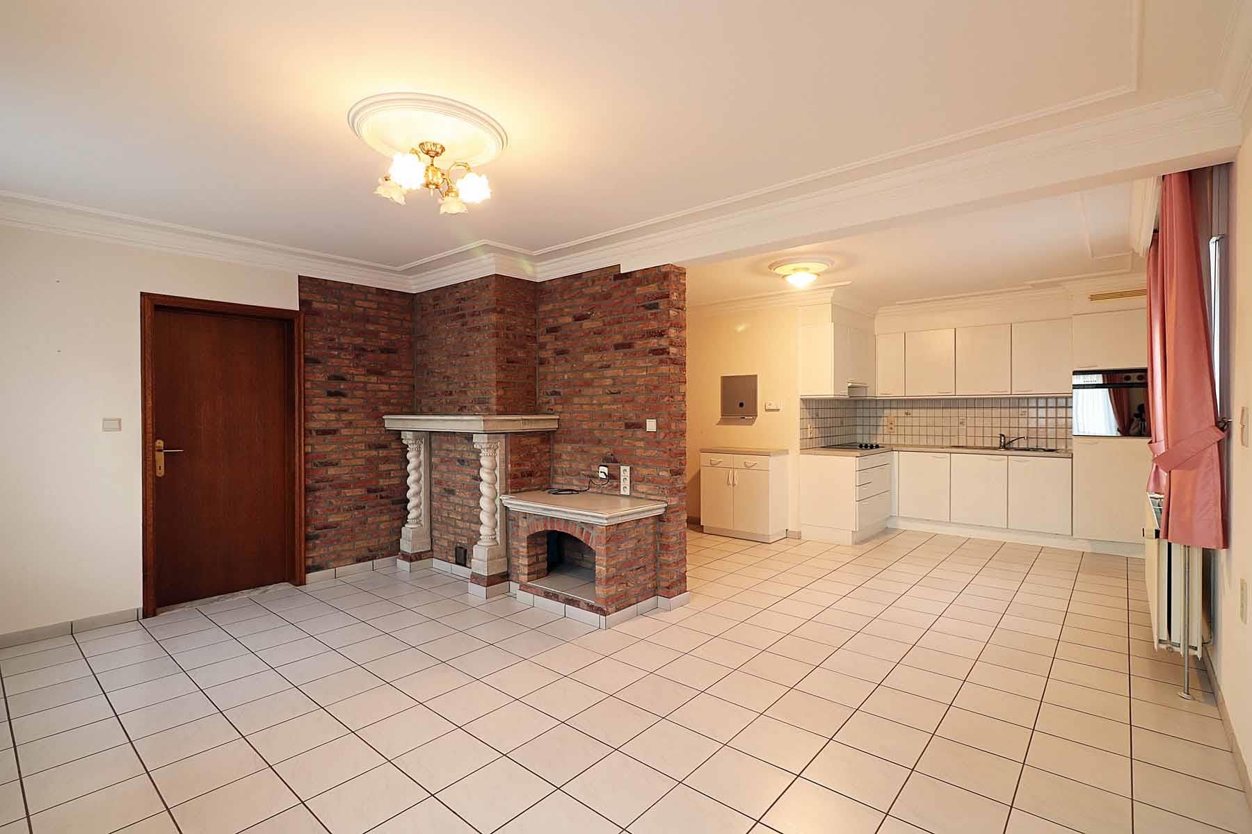 Ruime woning met 4 slpk. en garage in centrum Molenbeersel.  foto 6