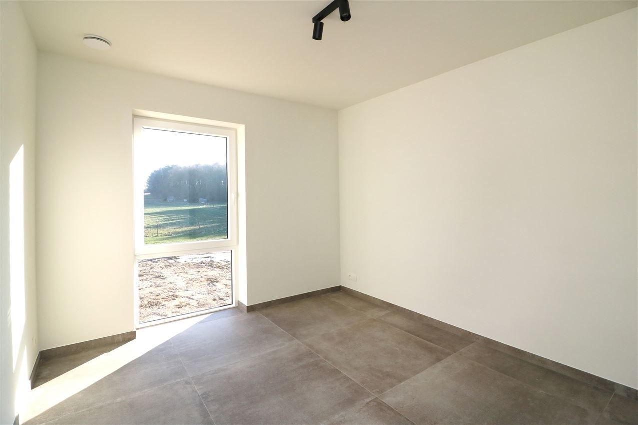 Prachtige nieuwbouwwoning met 4 slpk. met gusntige ligging foto 9