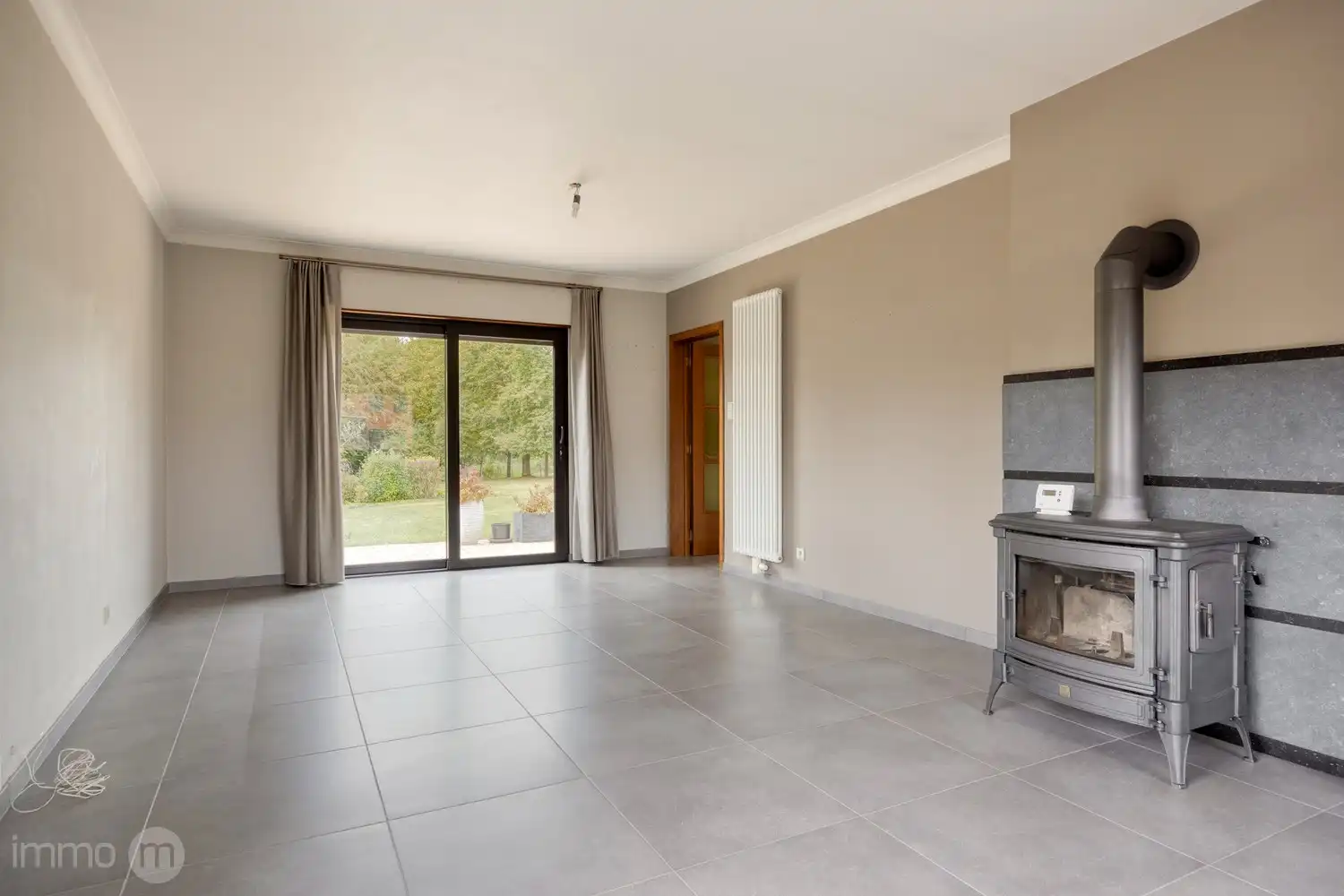 Uitstekend onderhouden open bebouwing met zonnepanelen en 3 tot 5 slaapkamers op prachtig perceel van 55a43ca foto 8