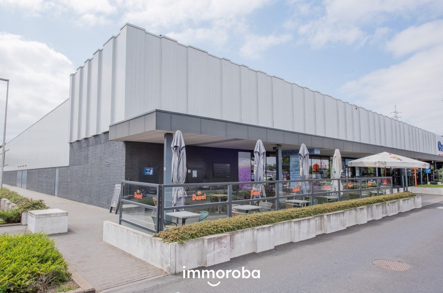 Eetcafé/brasserie 'Salut les Copains' OVER TE NEMEN te Waregem (Sint-Eloois-Vijve). foto {{pictureIndex}}