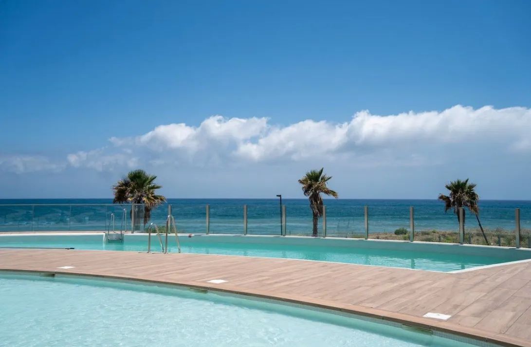 Exclusief frontline beach appartement in Estepona – wonen in pure luxe met spectaculair zeezicht! foto 19