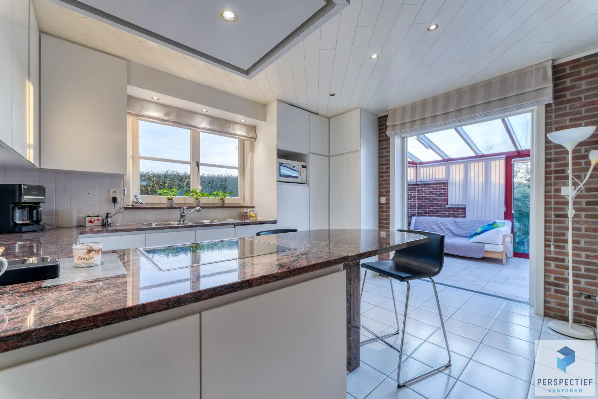 Landelijk gelegen villa met handelsruimte en buitenzwembad op 1370 m² foto 12