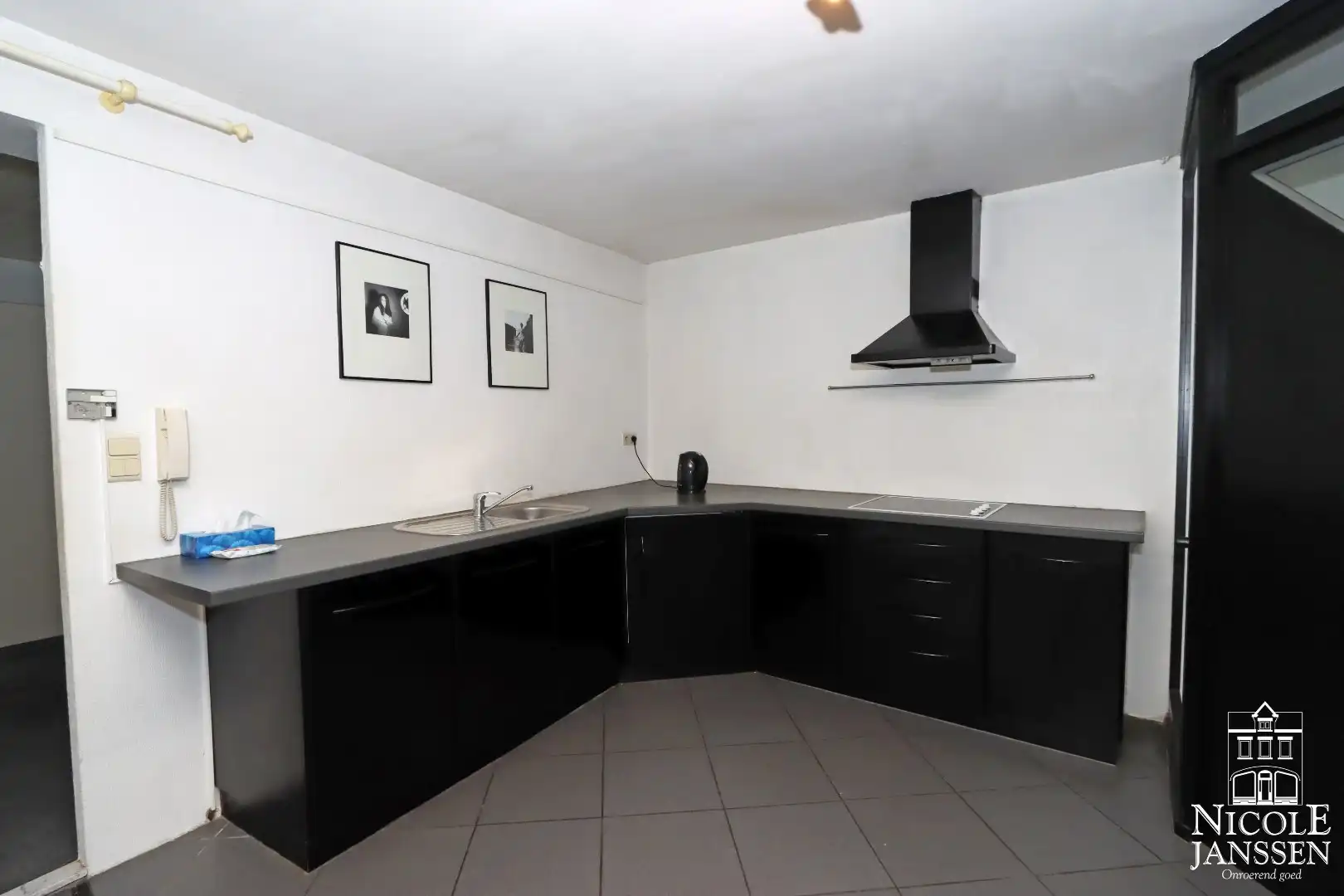 Interessant gebouw met twee appartementen  foto 9