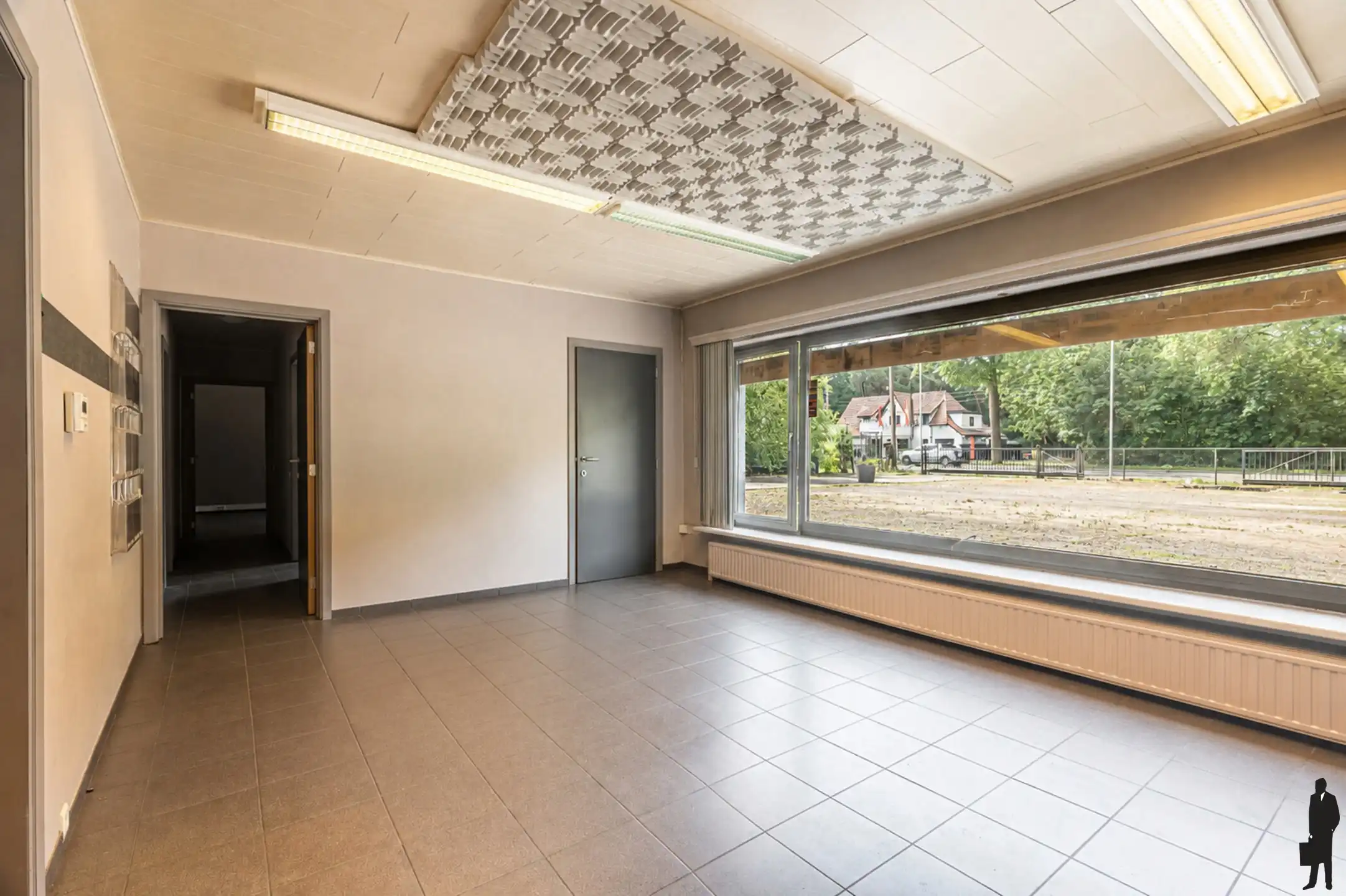 Magazijn met kantoren op ca. 4.425 m² foto 8