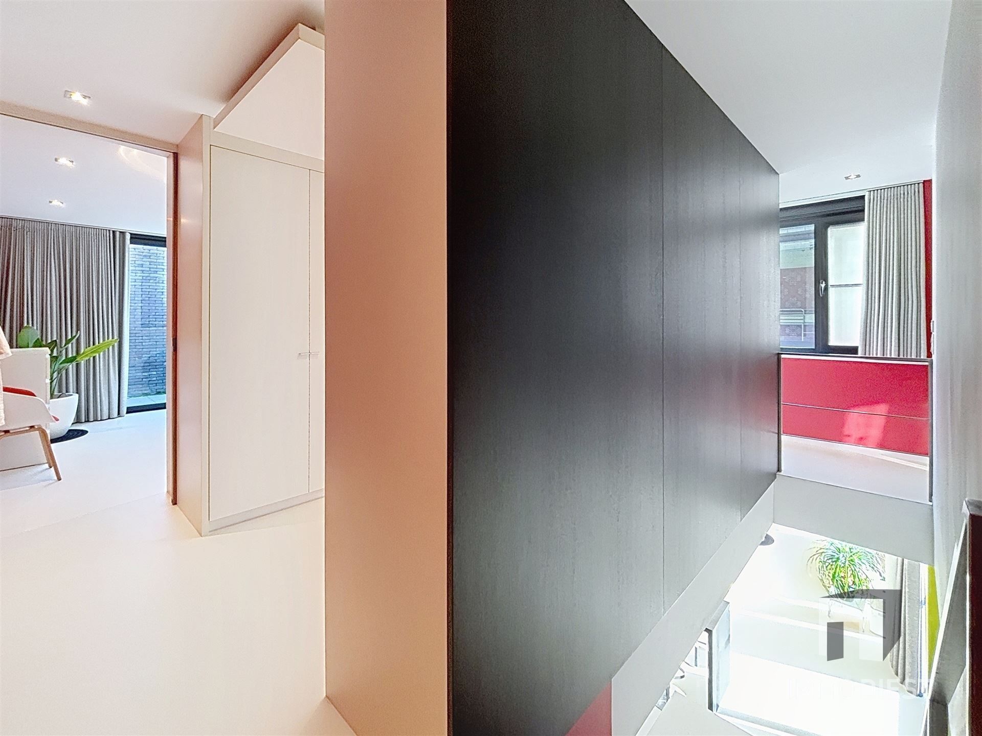 Moderne en strakke villa met veel lichtinval foto 25