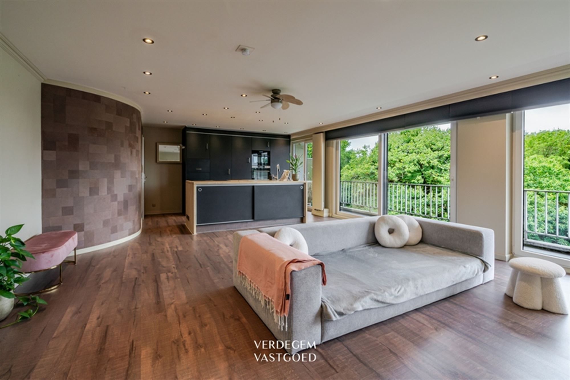 Mooi gerenoveerd en instapklaar appartement: een oase in het groen foto {{pictureIndex}}