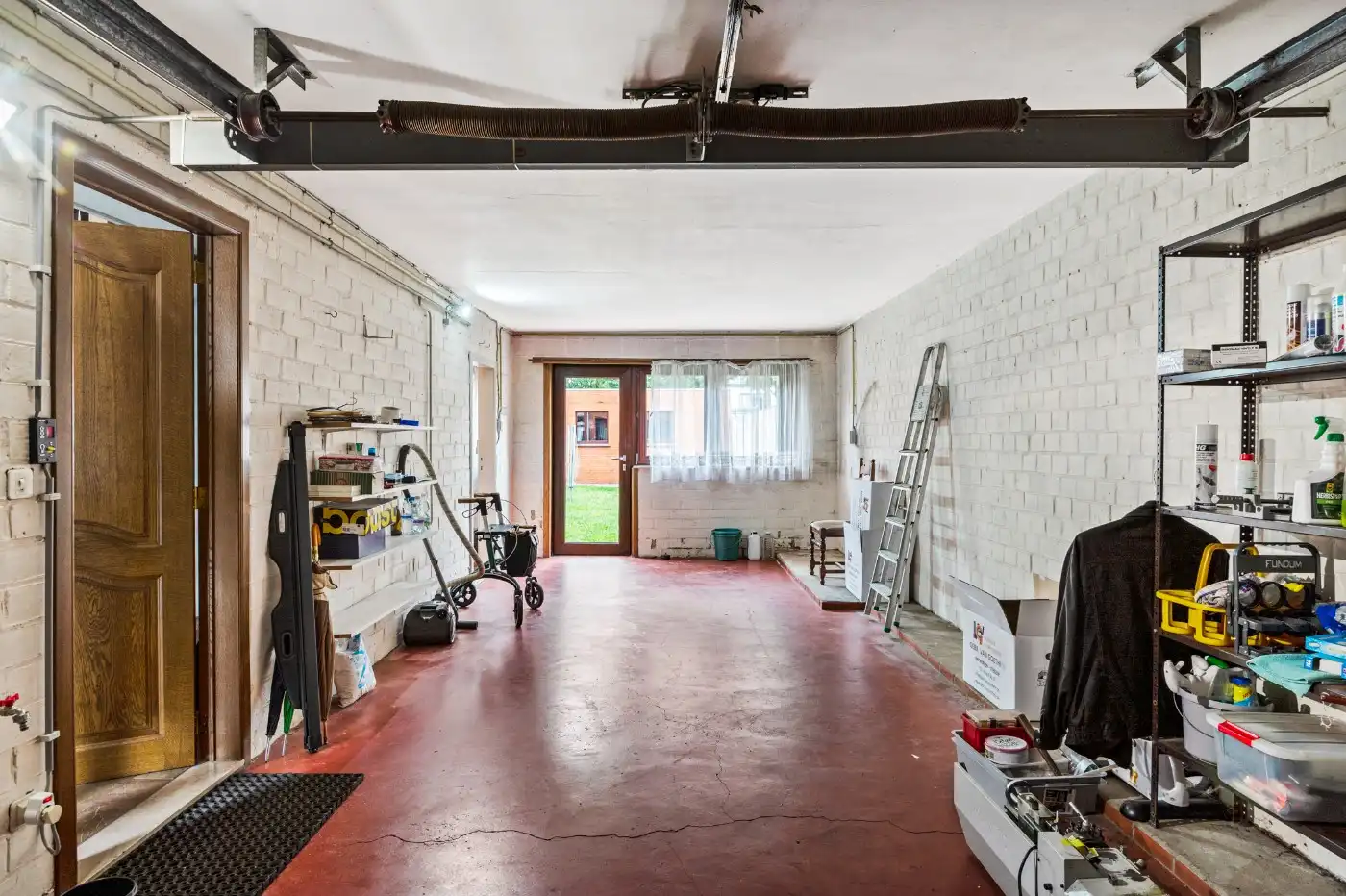 Centraal gelegen beletage-woning met 3 slpk., inpandige garage en tuin foto 24