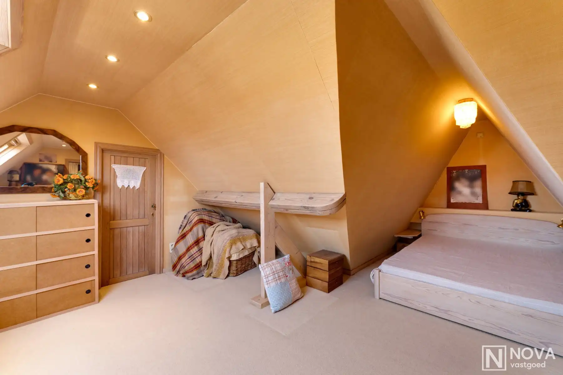 Trapgevelwoning in de historische binnenstad van Nieuwpoort foto 10