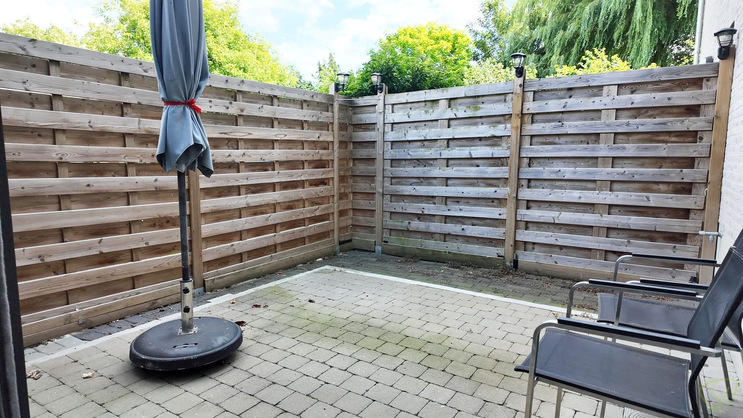 Ruim gelijkvloersappartement in een recente residentie in normandische stijl! foto 7