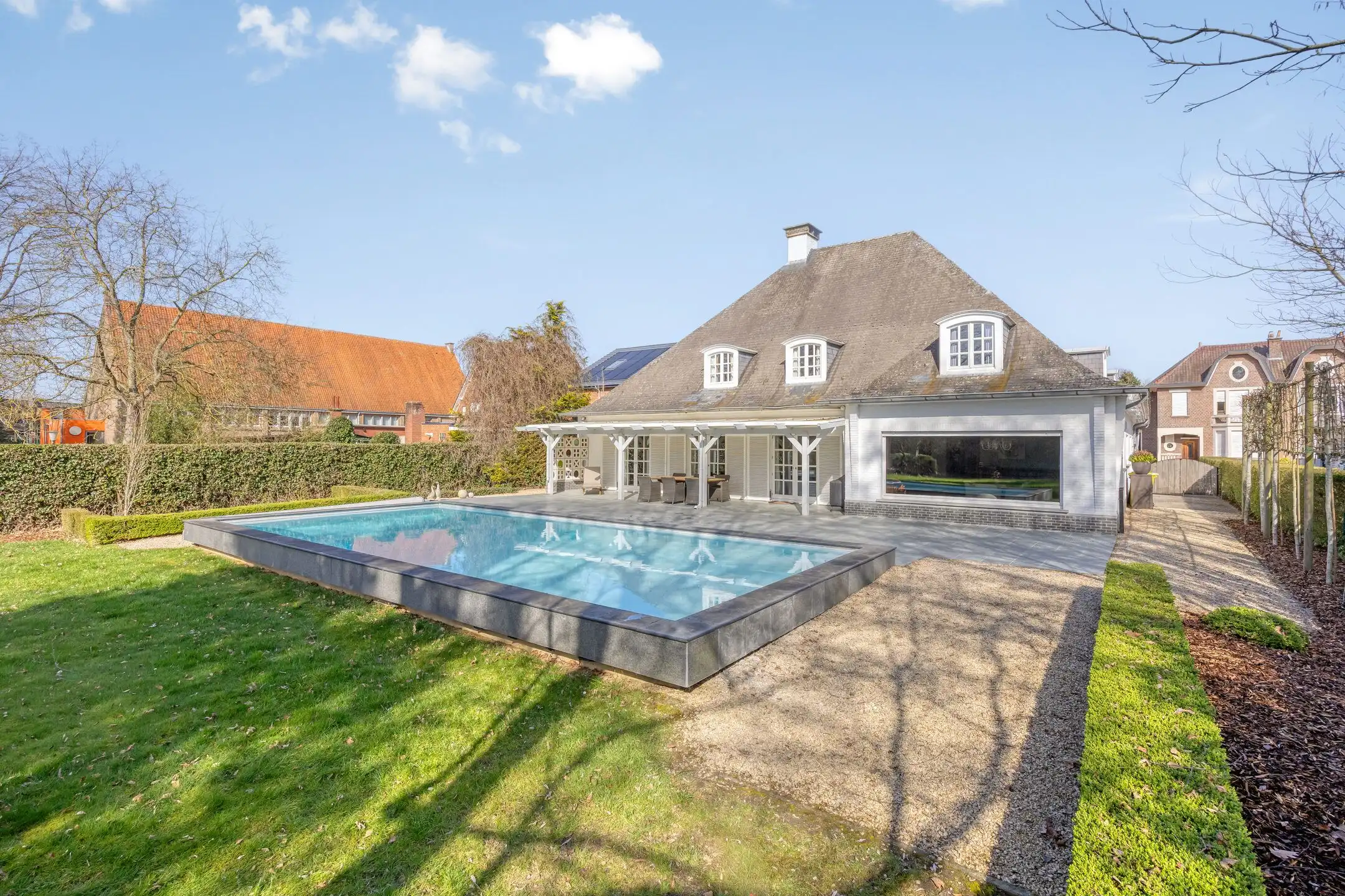 Karaktervolle villa: verwarmd zwembad & praktijkruimte foto 25