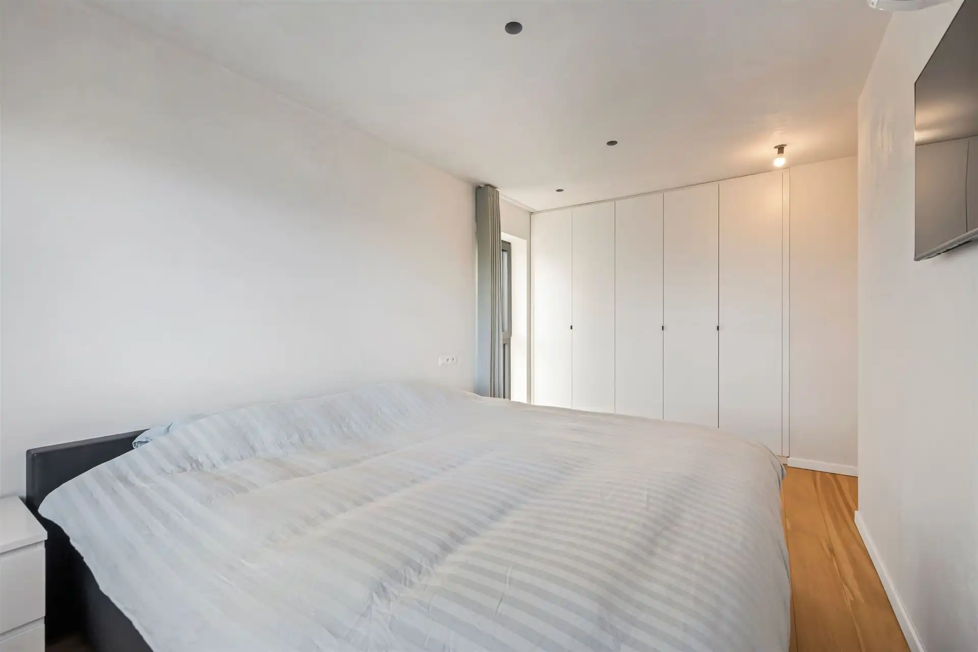 Recente gezinswoning met 5 slaapkamers en losstaande garage op een mooi perceel van 465m² foto 14