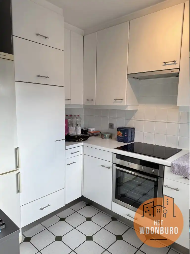 Ruim appartement met 2 slpks, bureau, kelder en staanplaats foto 6