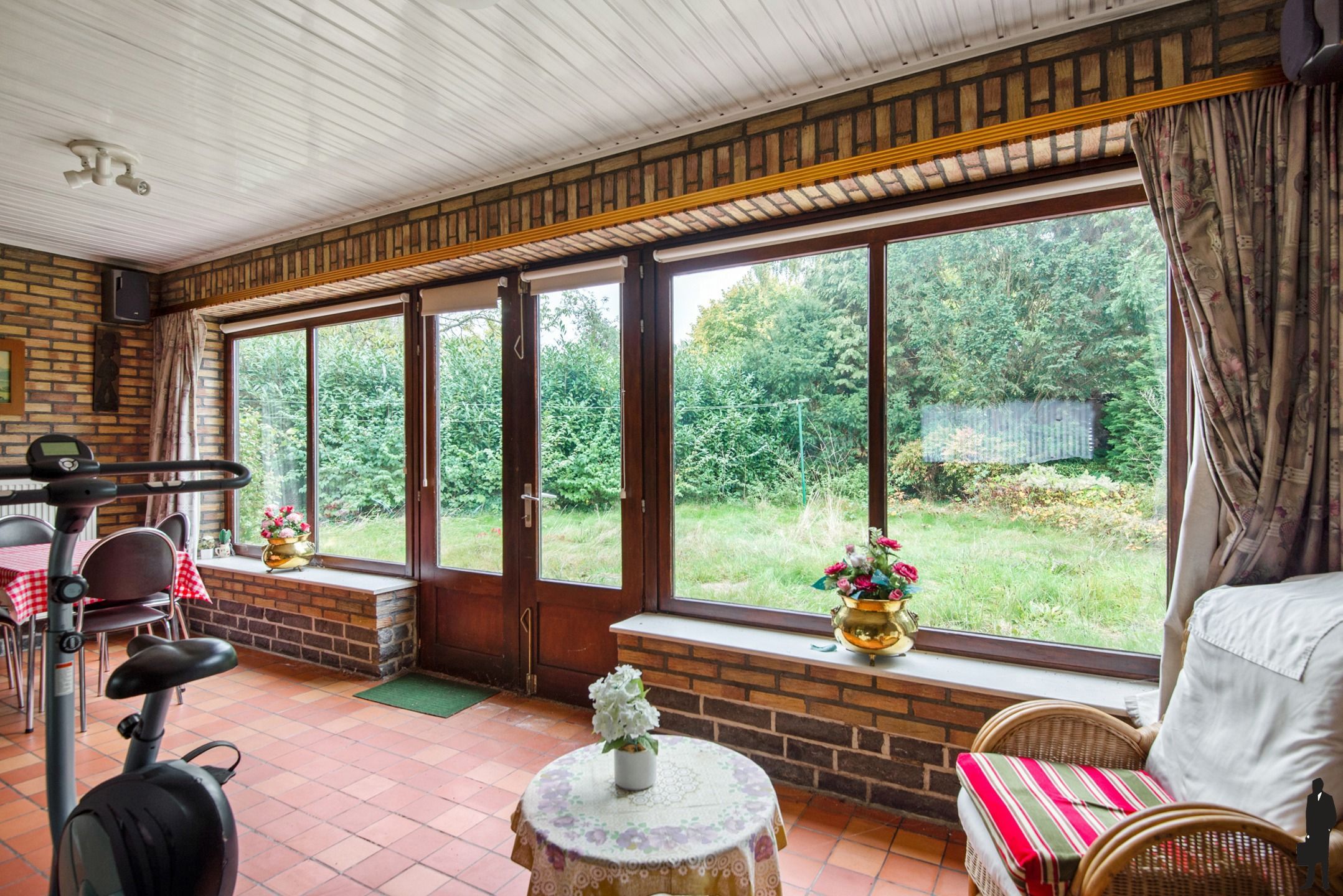 Rustig gelegen laagbouwwoning met 2 slpks & bureau op 1515m² foto 6