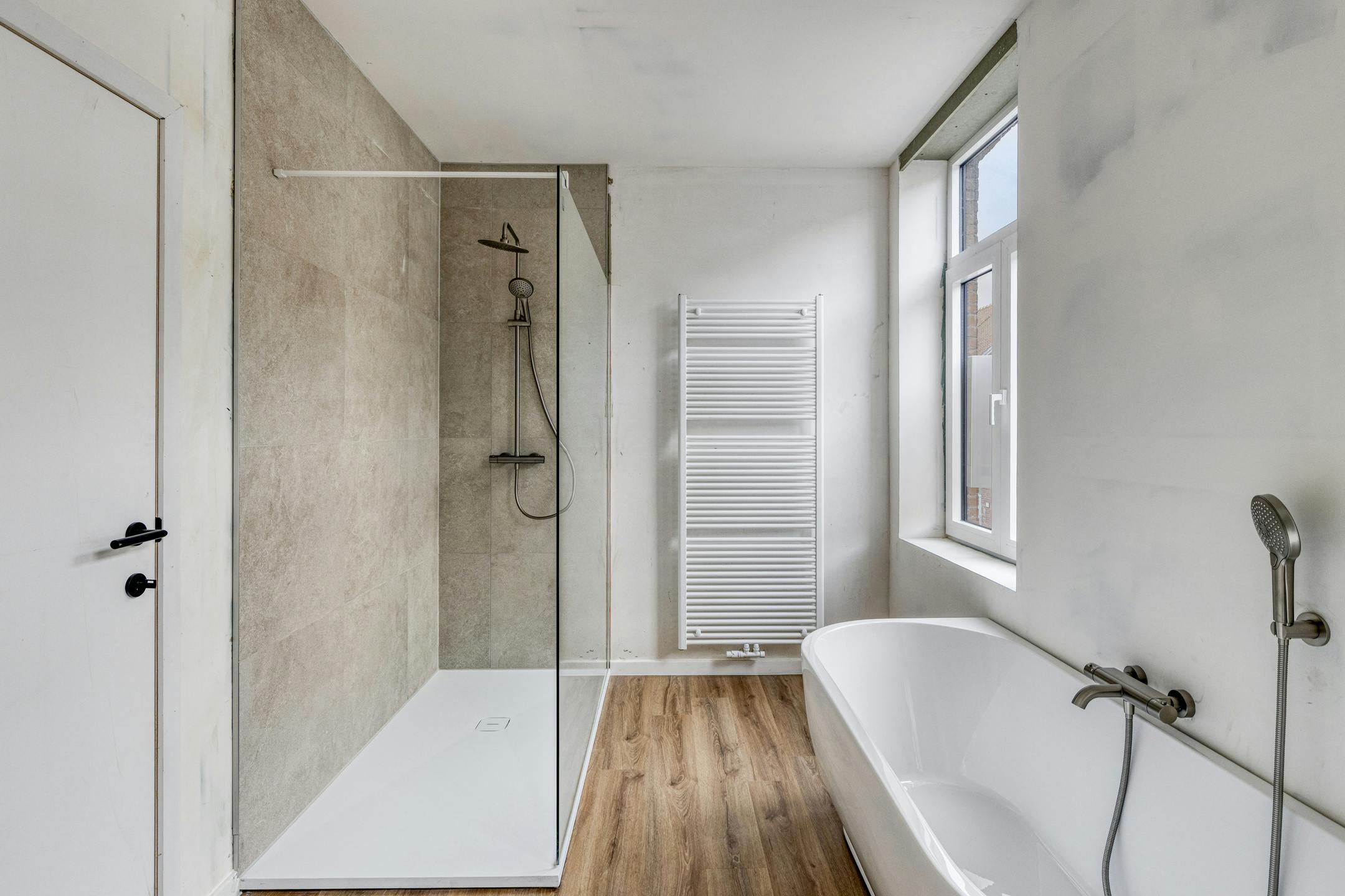 Gerenoveerd huis met 3 slaapkamers in Assebroek foto 11