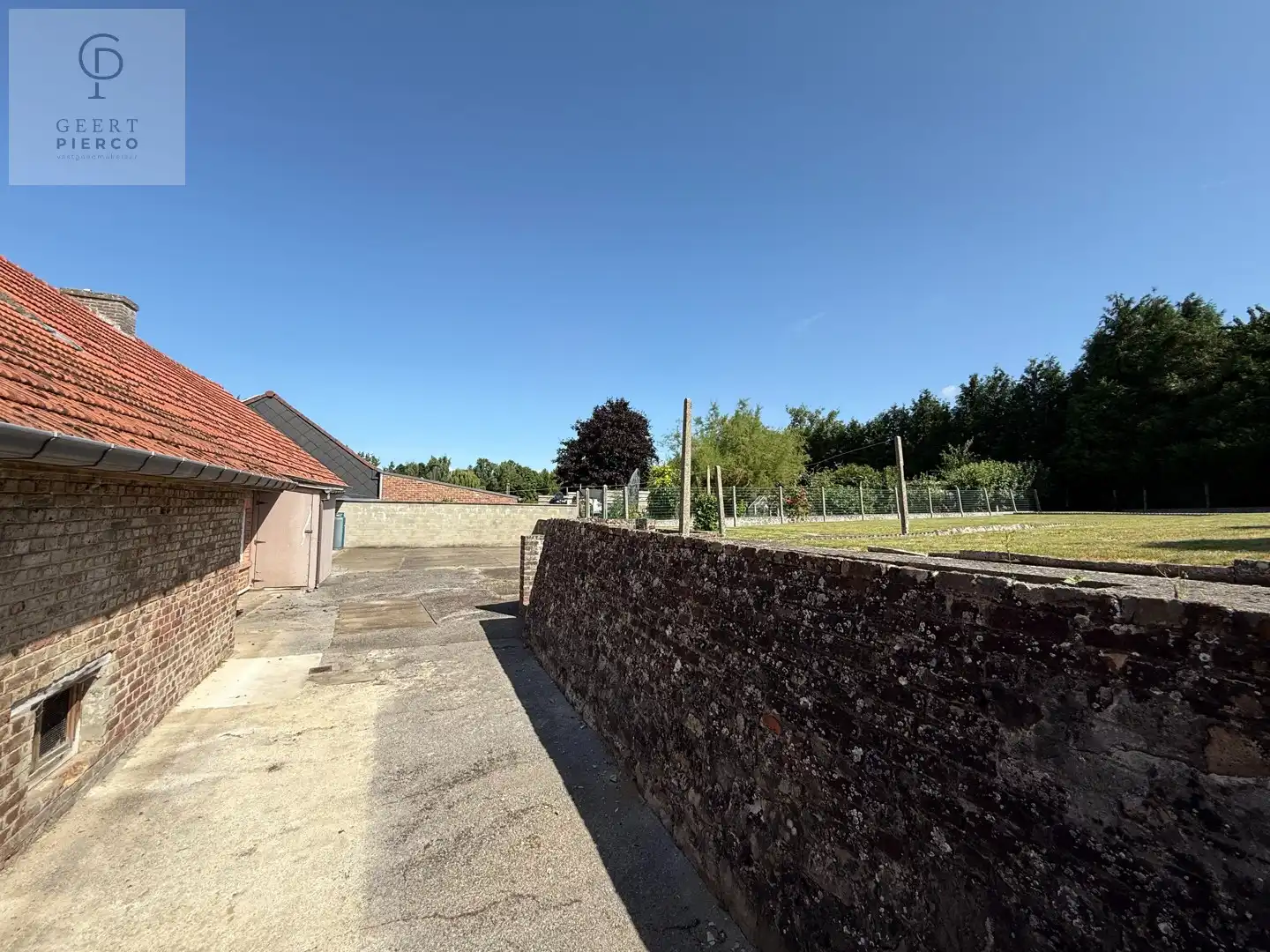 Charmante woning met schuur foto 18