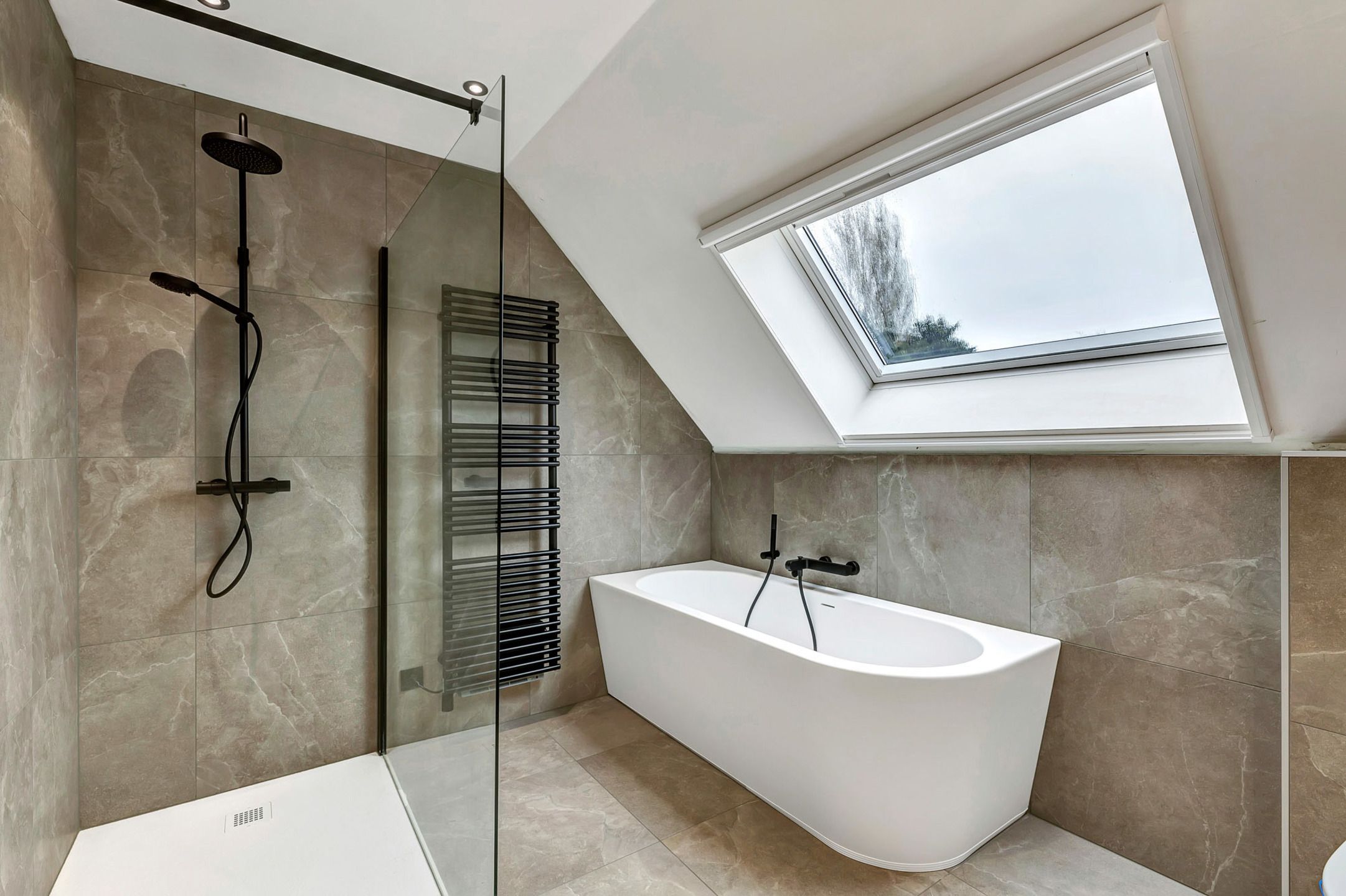 Unieke instapklare (kangoeroe)woning met praktijkruimte foto 11