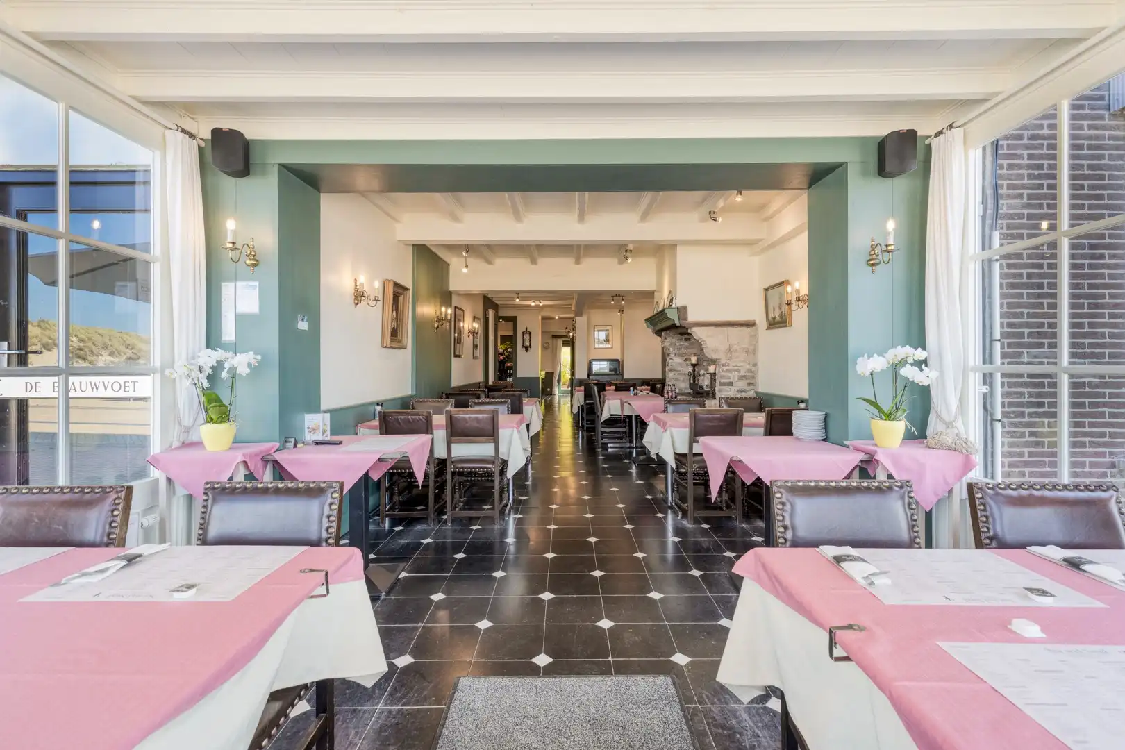 Investeringseigendom met volledig uitgerust restaurant en twee bijkomende woonentiteiten op de Zeedijk van Zeebrugge foto 3