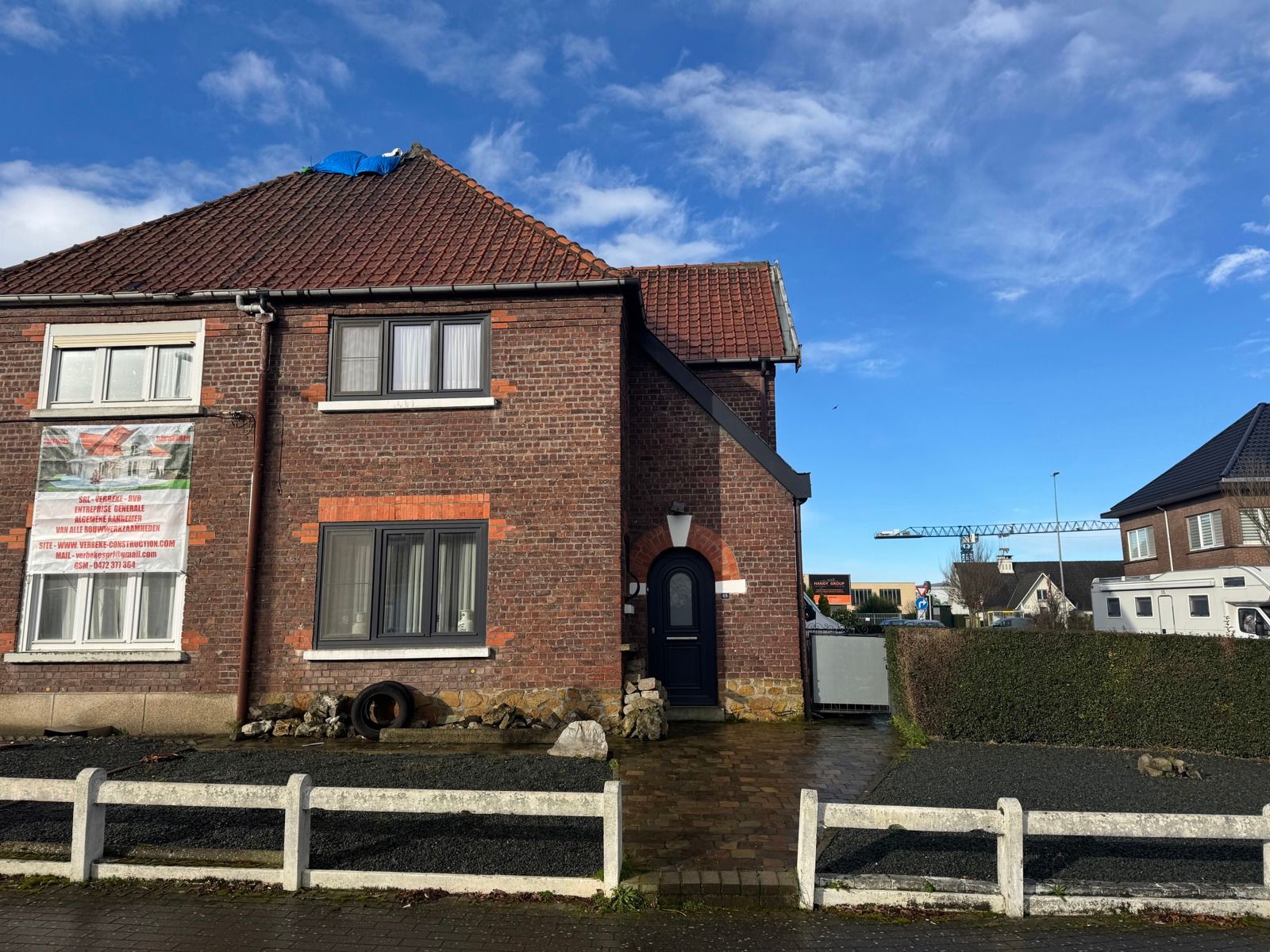 Gunstig gelegen driegevelwoning met 2 slaapkamers en terras foto {{pictureIndex}}