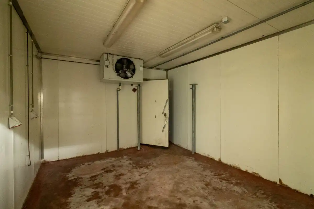 Ruime handelspand van 209m² met garage in hartje van Paal  foto 12
