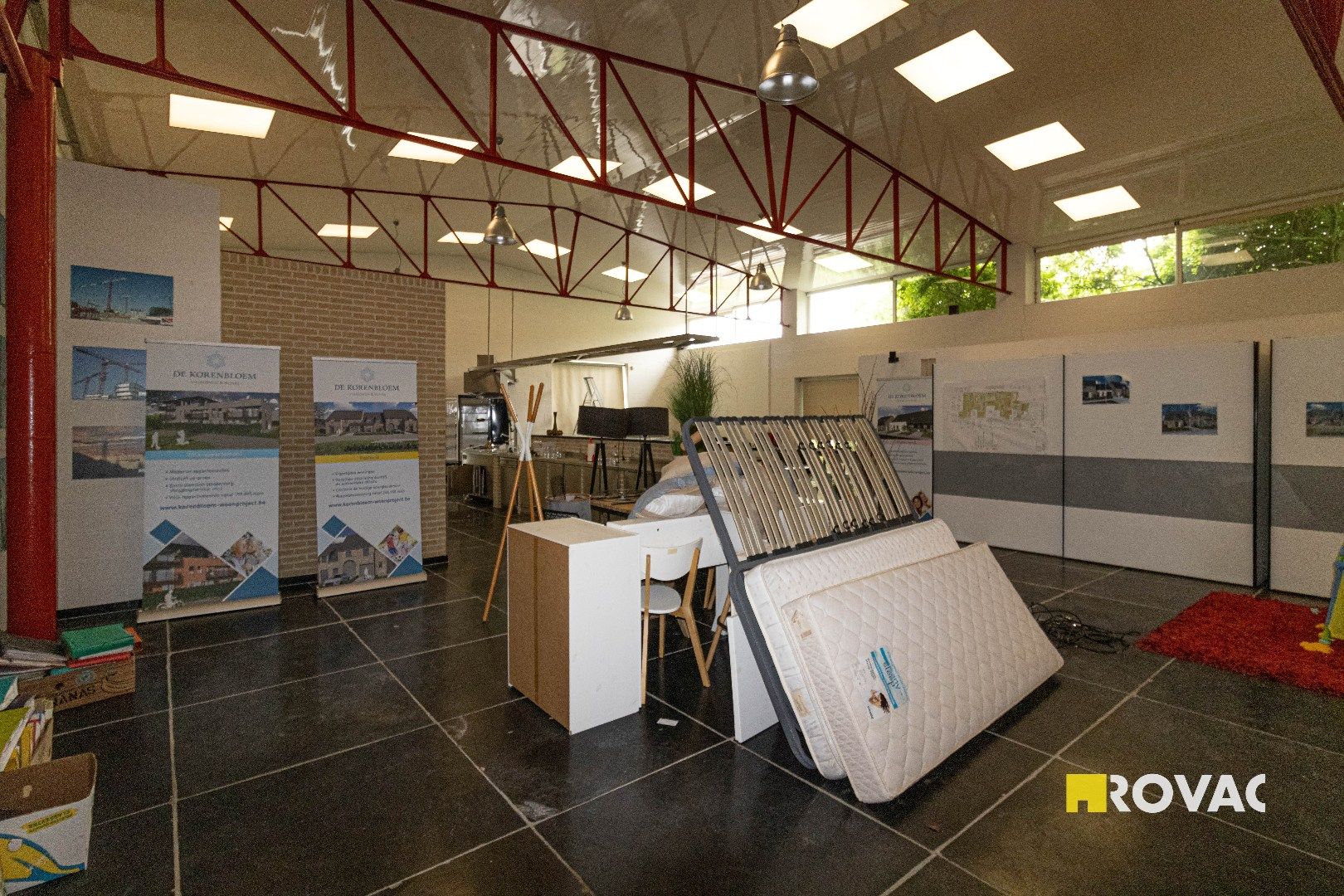 Ruime alleenstaande loftwoning met garage/opslagplaats foto {{pictureIndex}}