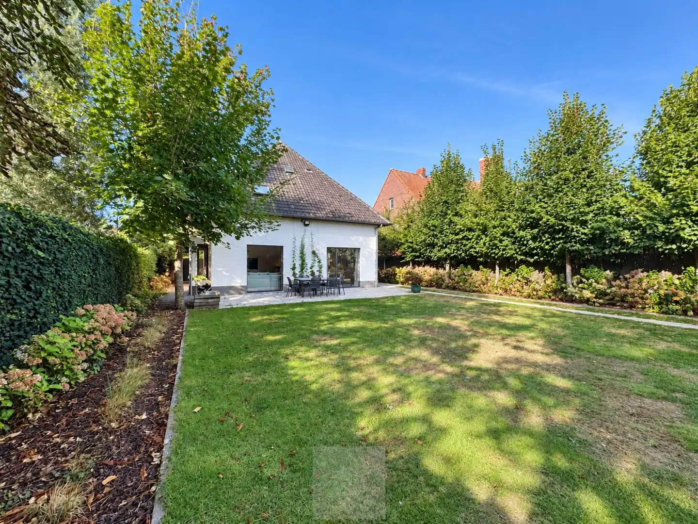 Hoogwaardig gerenoveerde villa op ruim perceel met uniek bijgebouw foto 16