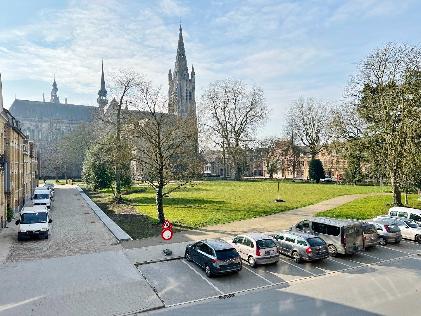 Rijwoning met 4 slaapkamers en koer  foto 17