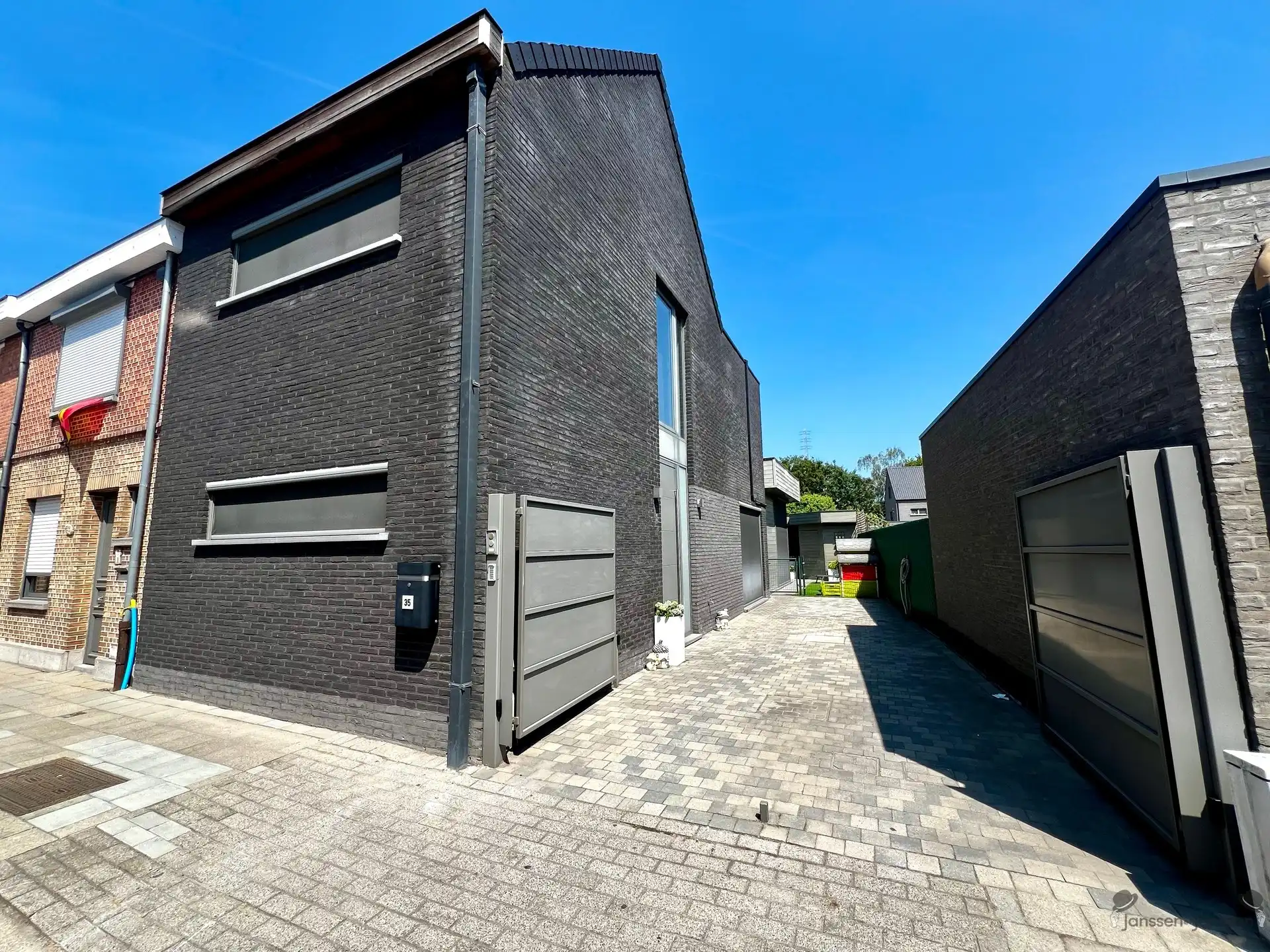 Topwoning voorzien van alle comfort  foto {{pictureIndex}}