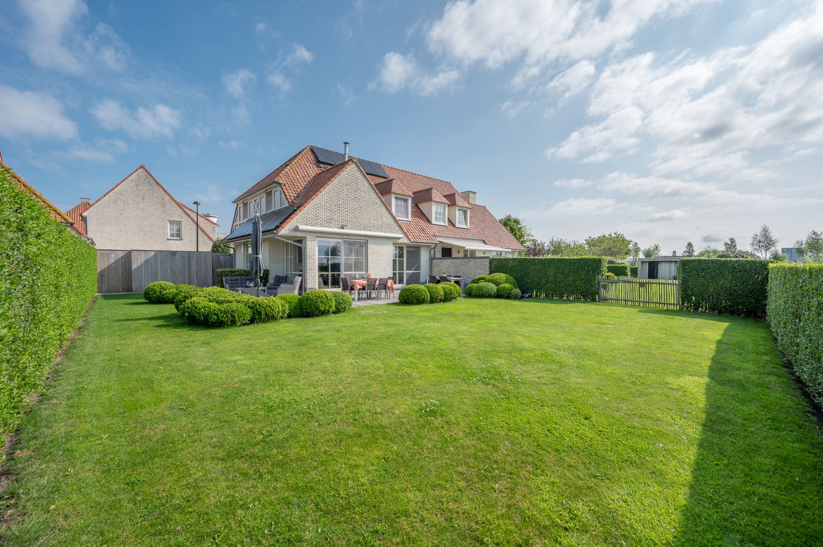 Magnifieke instapklare koppelwoning dichtbij het strand van Duinbergen foto 1