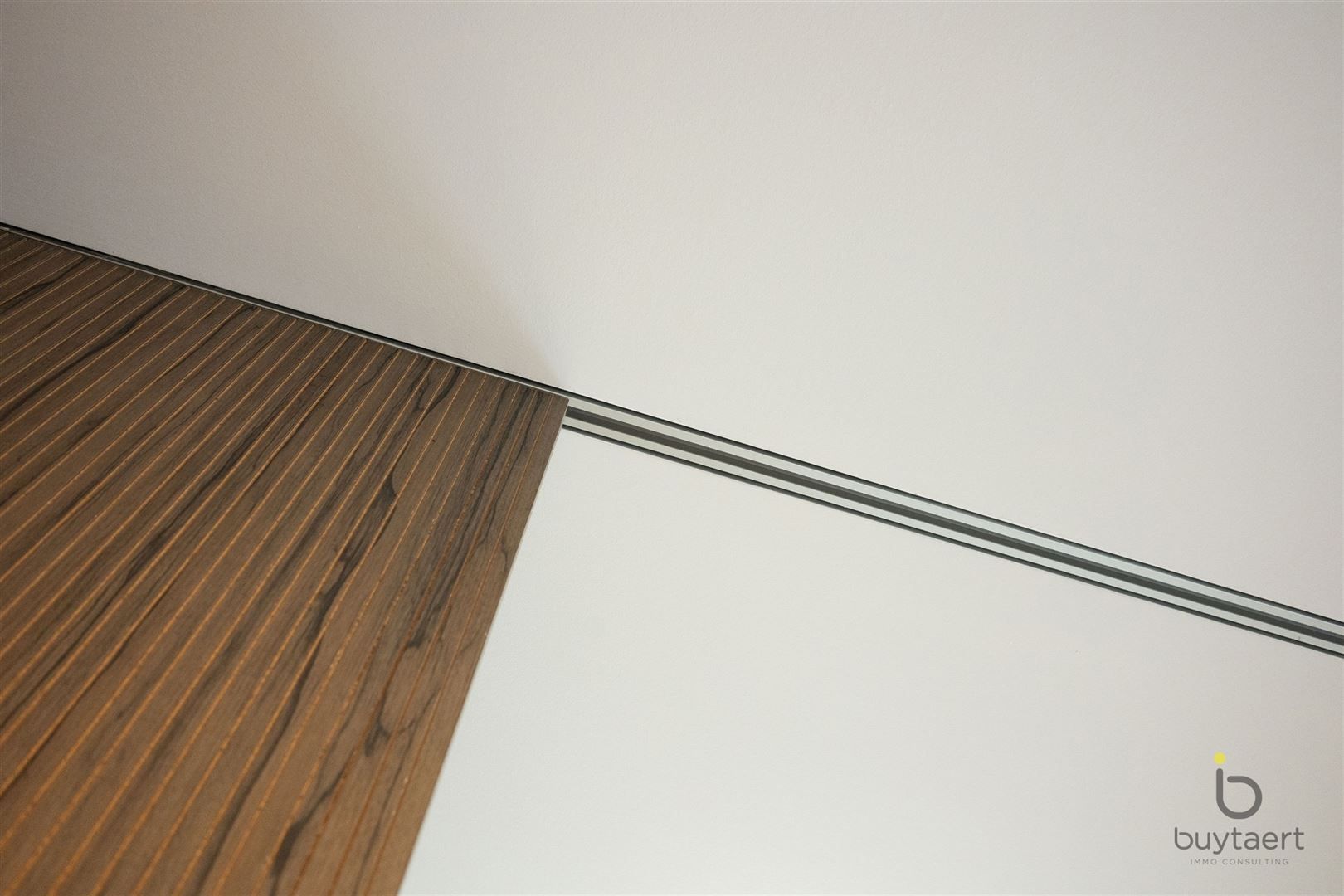 RUIME EN LICHTRIJKE PRAKTIJK IN GELIJKVLOERSAPPARTEMENT MET PRIVÉ-TUIN foto 14