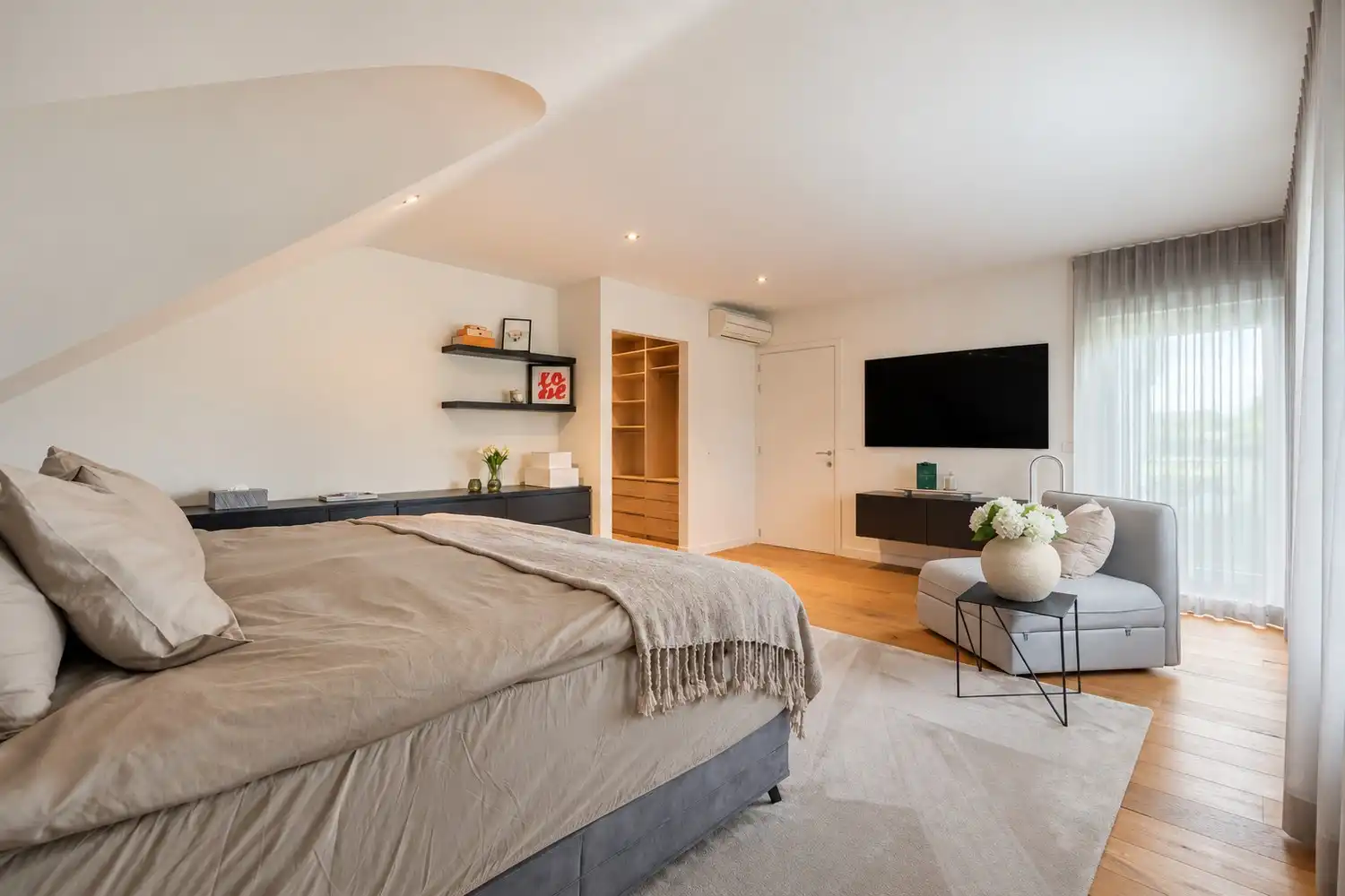 Royale villa van 461 m² met luxe afwerking gelegen in een rustige en geliefde woonomgeving te Neerharen foto 20